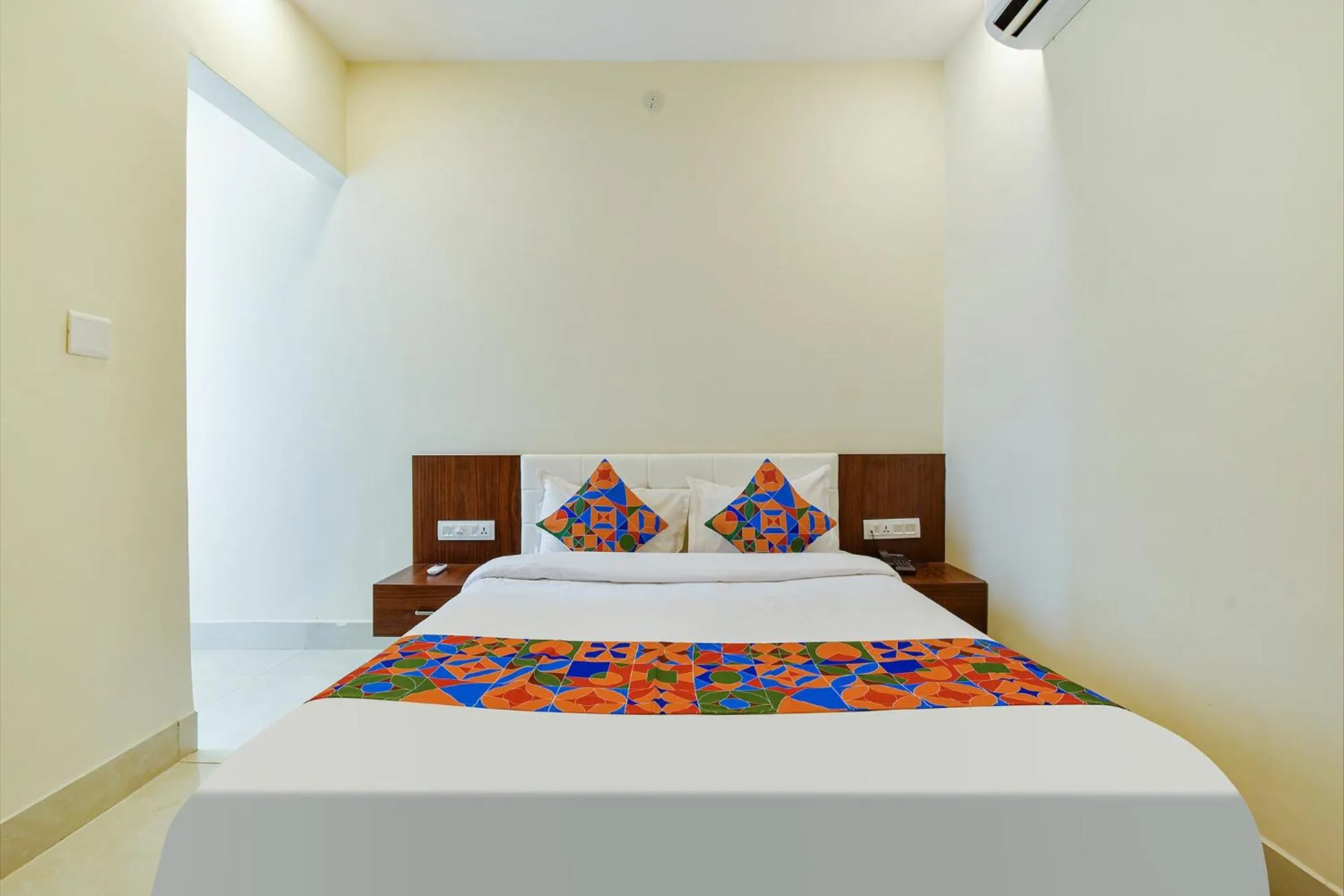 Bed in FabHotel Diamond I