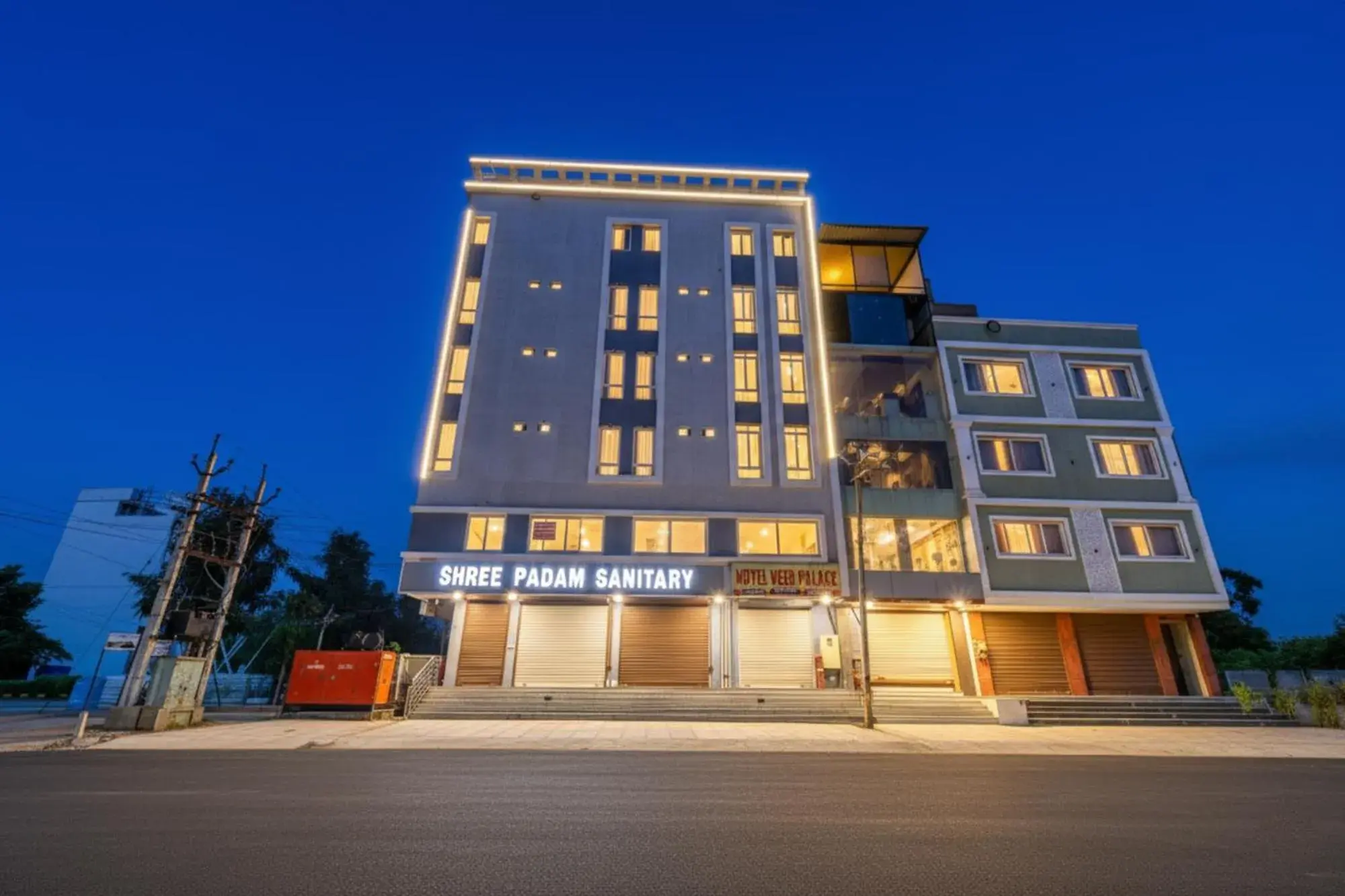 Property building in FabHotel Diamond I Property building in FabHotel Diamond I