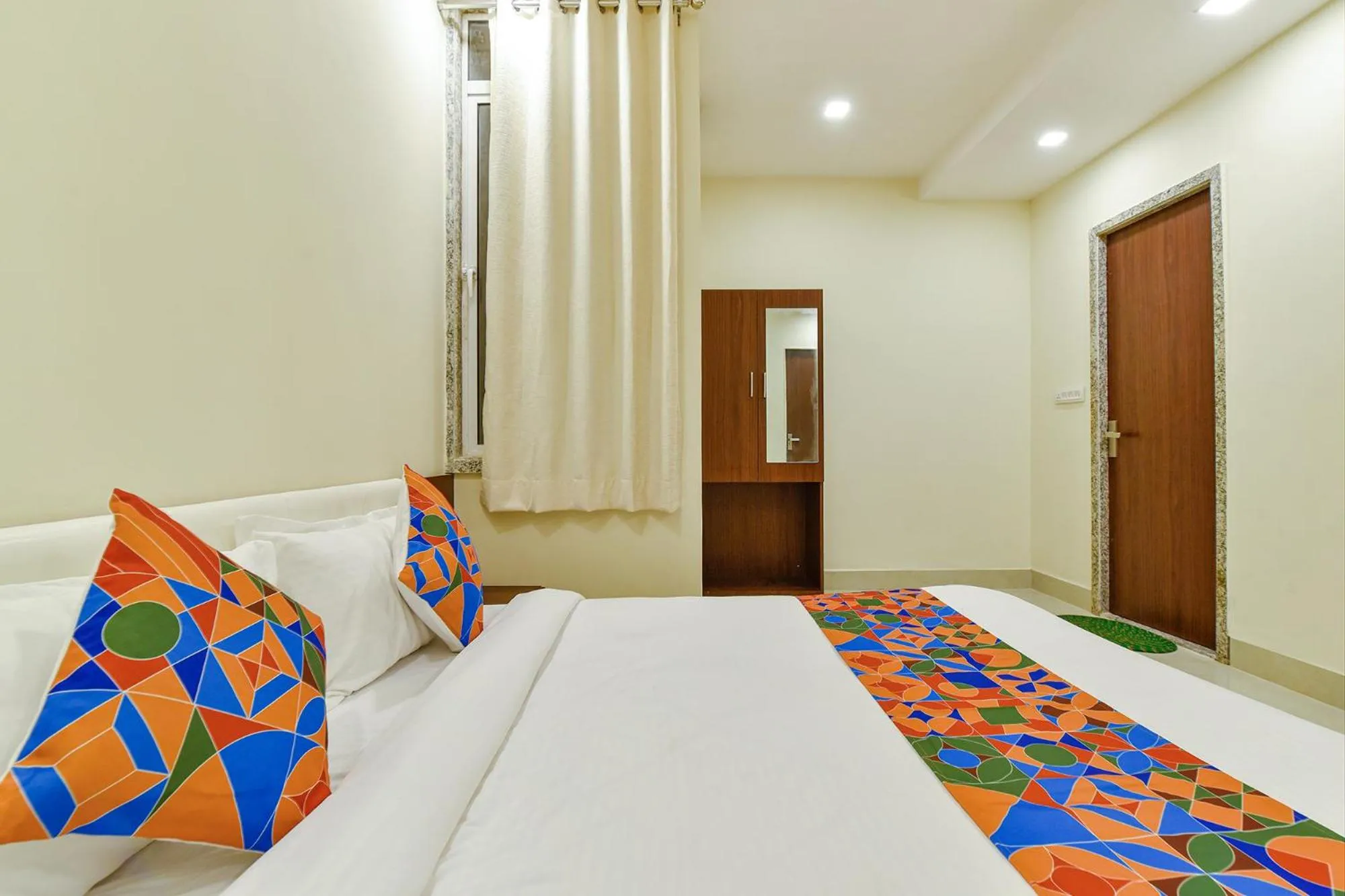 Bed in FabHotel Diamond I