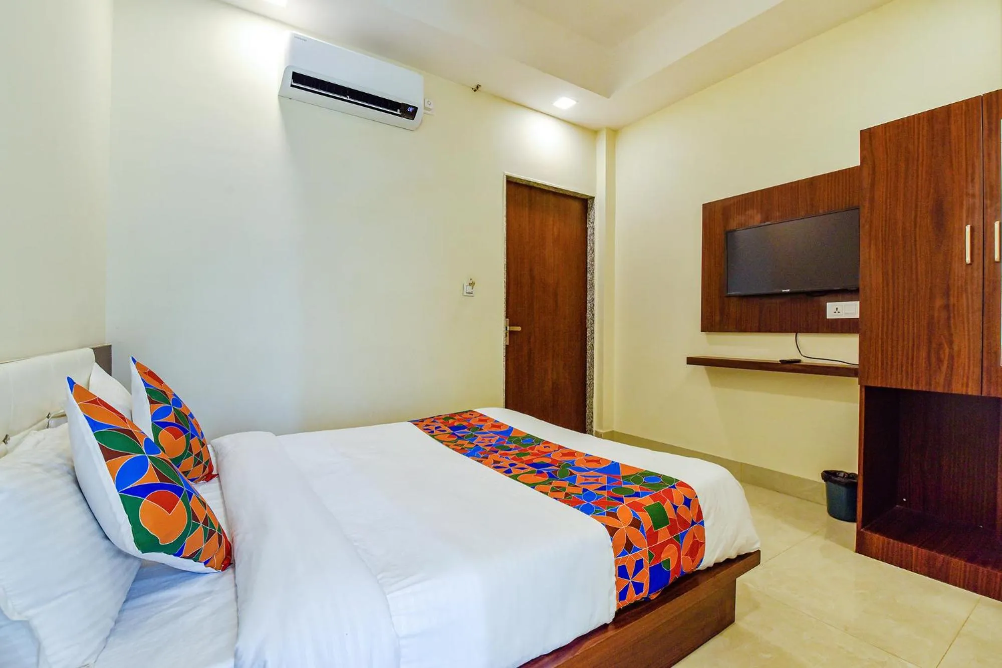 Bed in FabHotel Diamond I