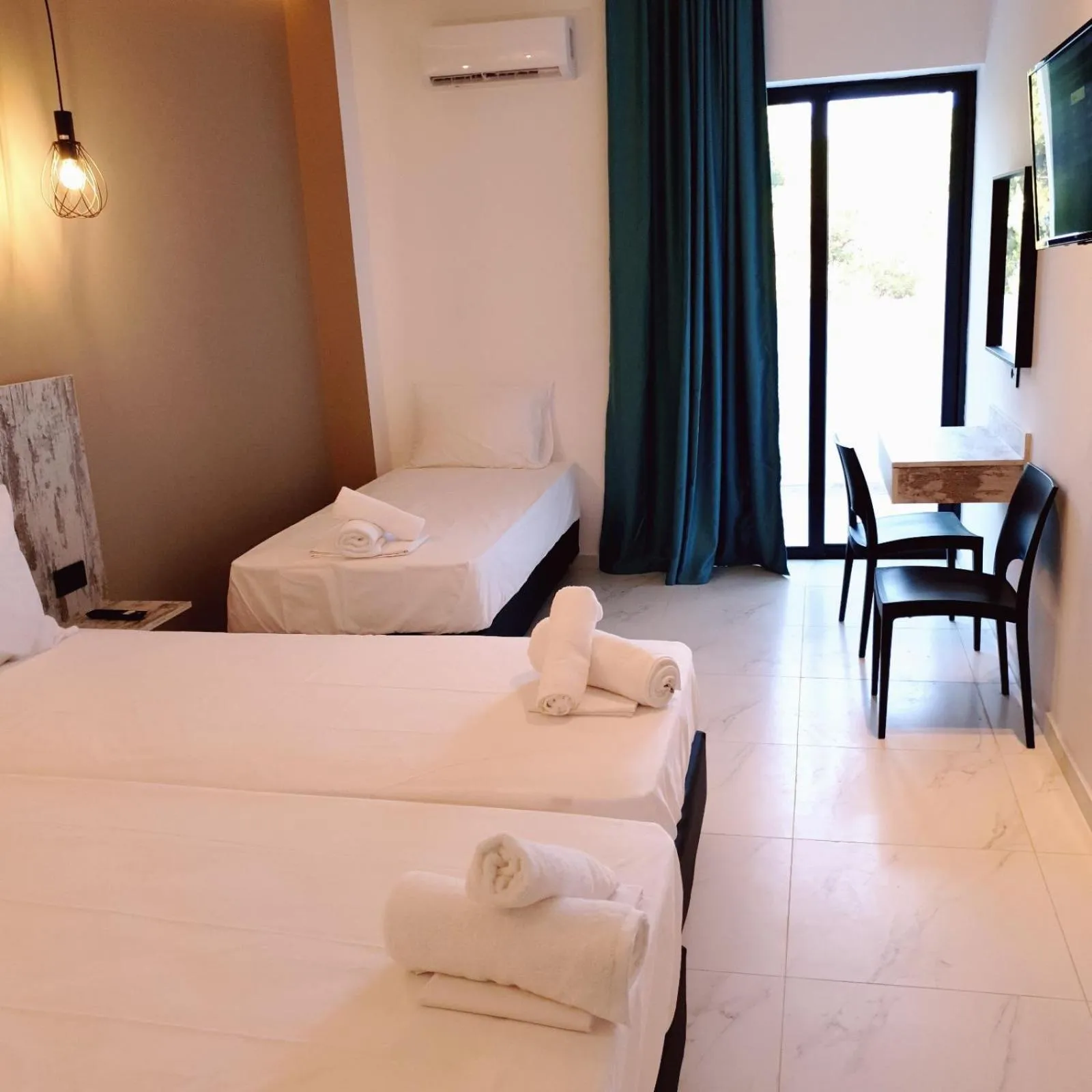 Bedroom, Bed in Evita Blue