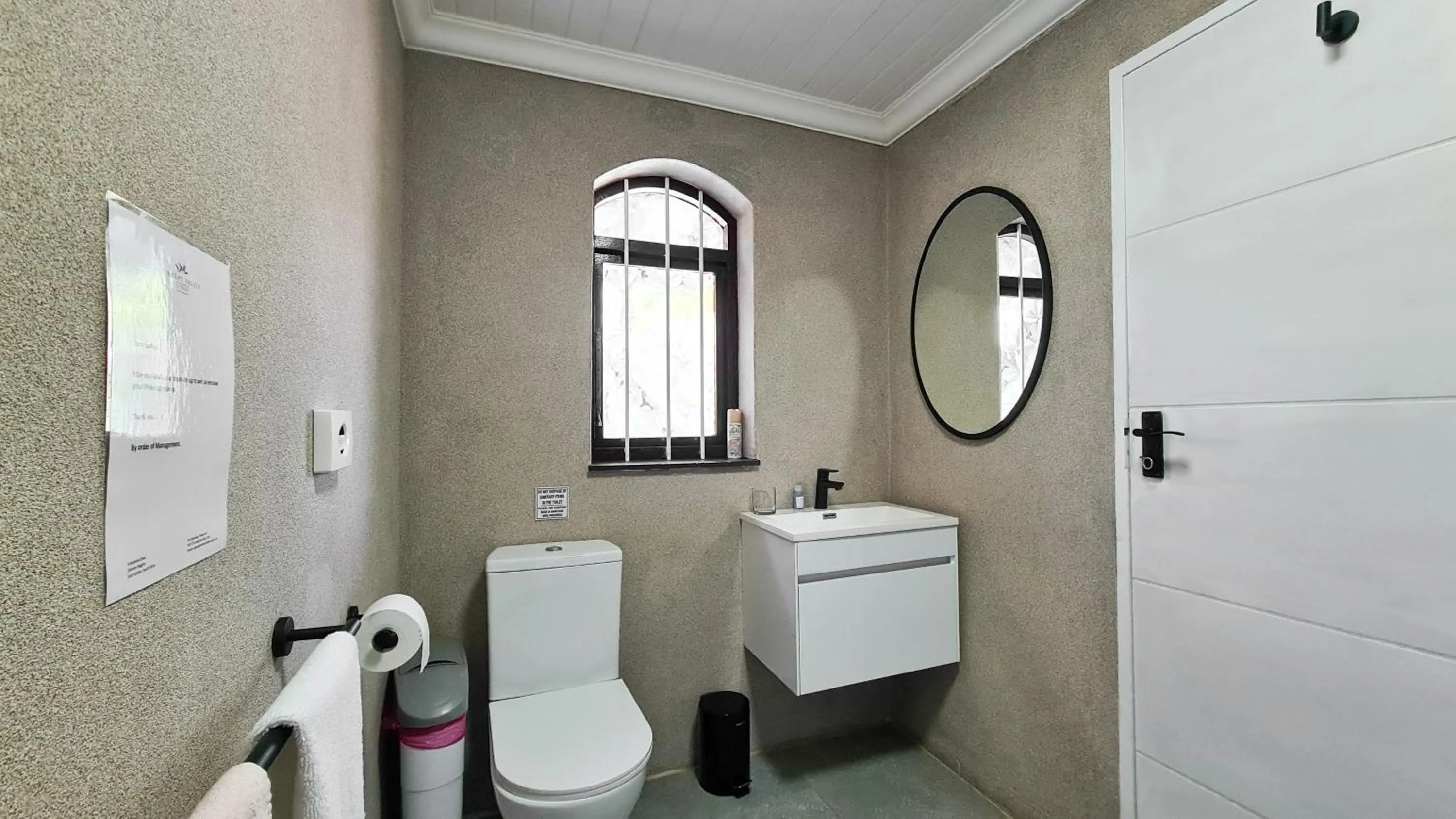 Toilet in Vincent Valley Lodge