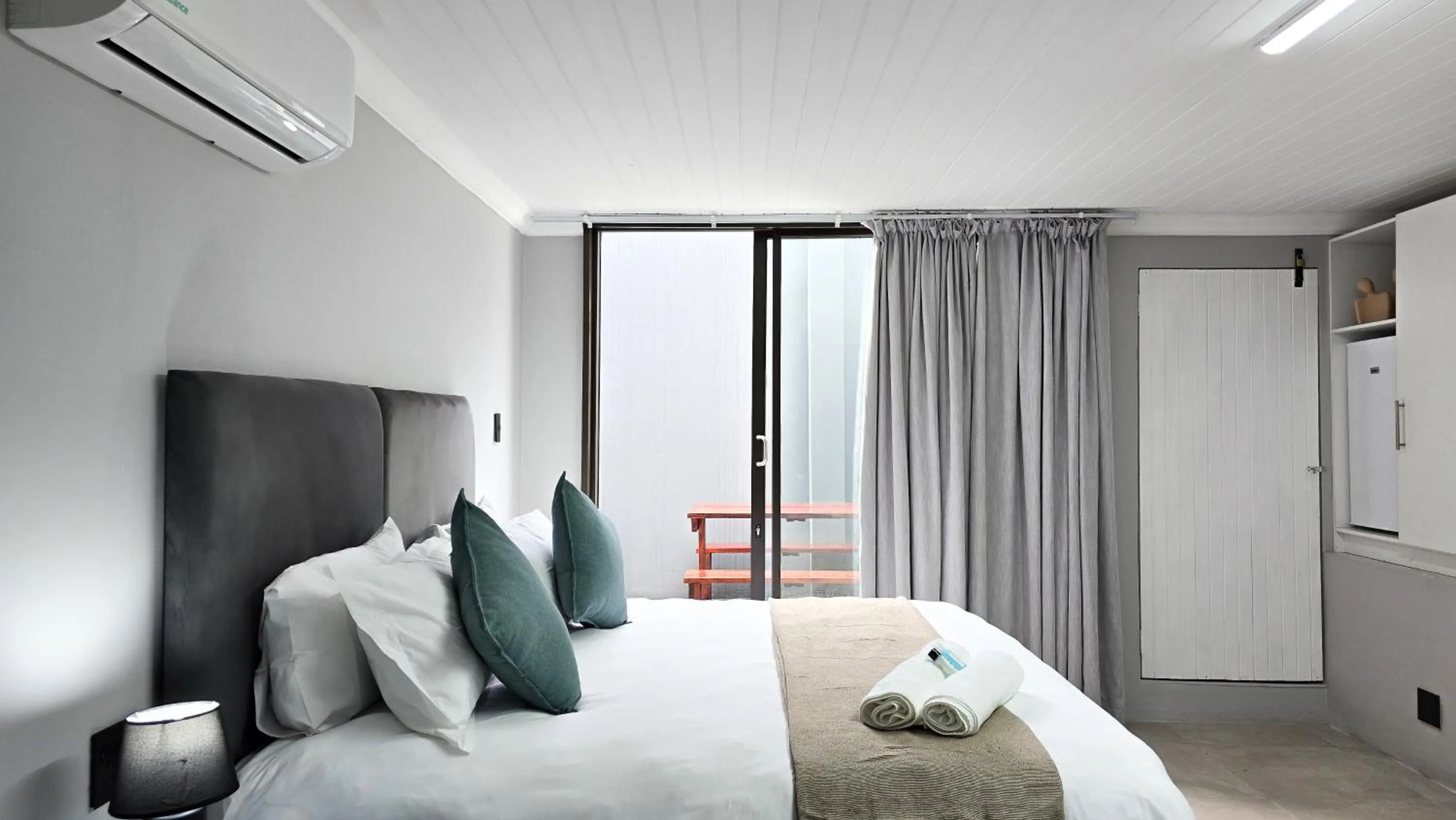 Bed in Vincent Valley Lodge
