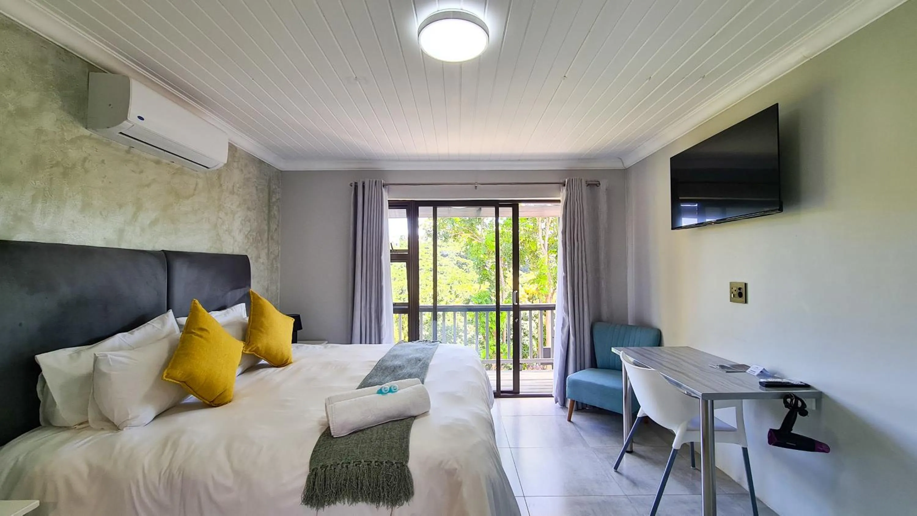 Bed in Vincent Valley Lodge