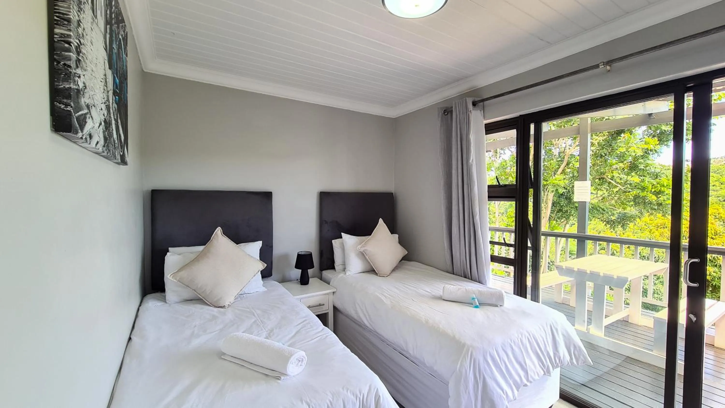 Bed in Vincent Valley Lodge