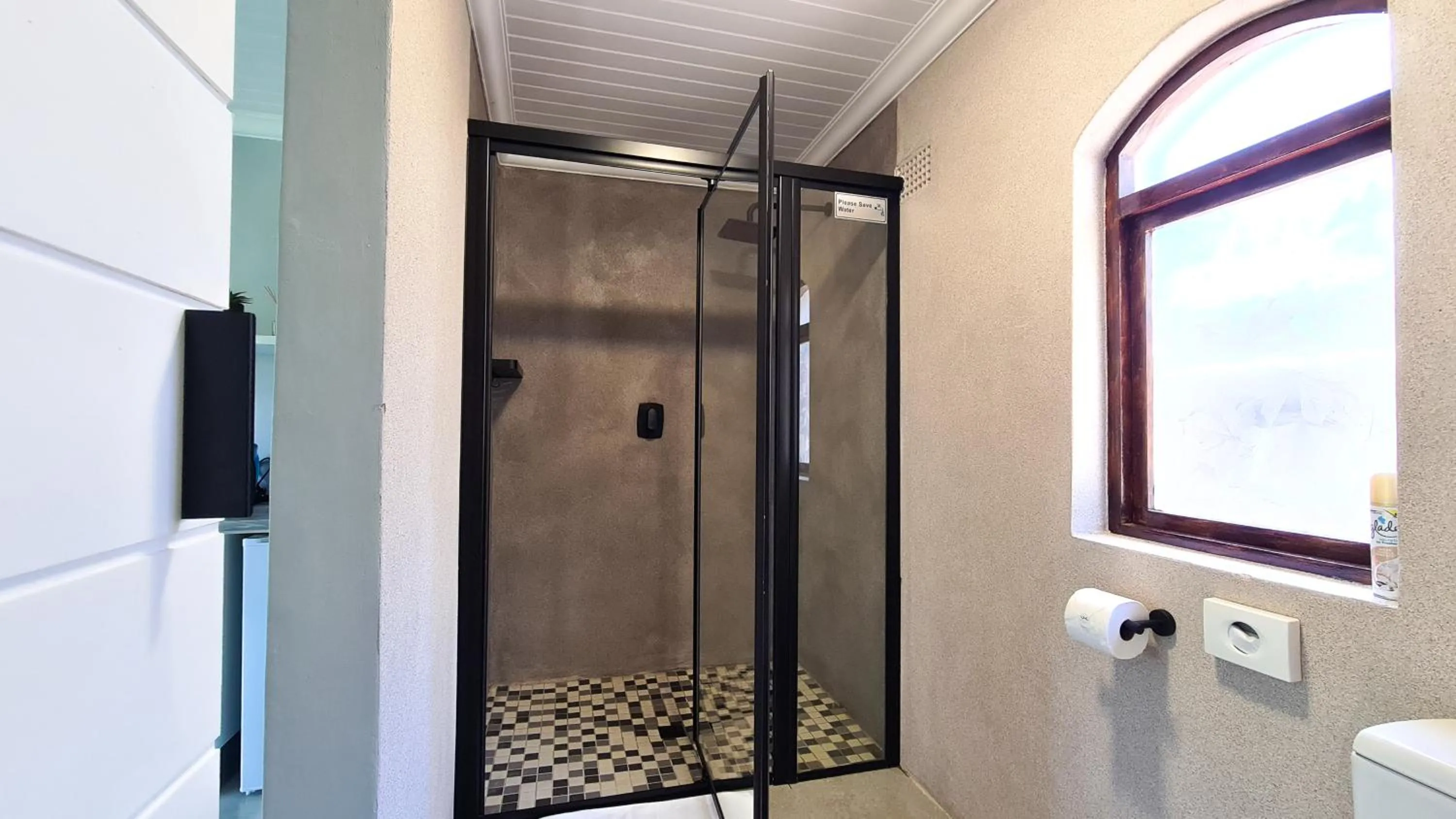 Shower in Vincent Valley Lodge