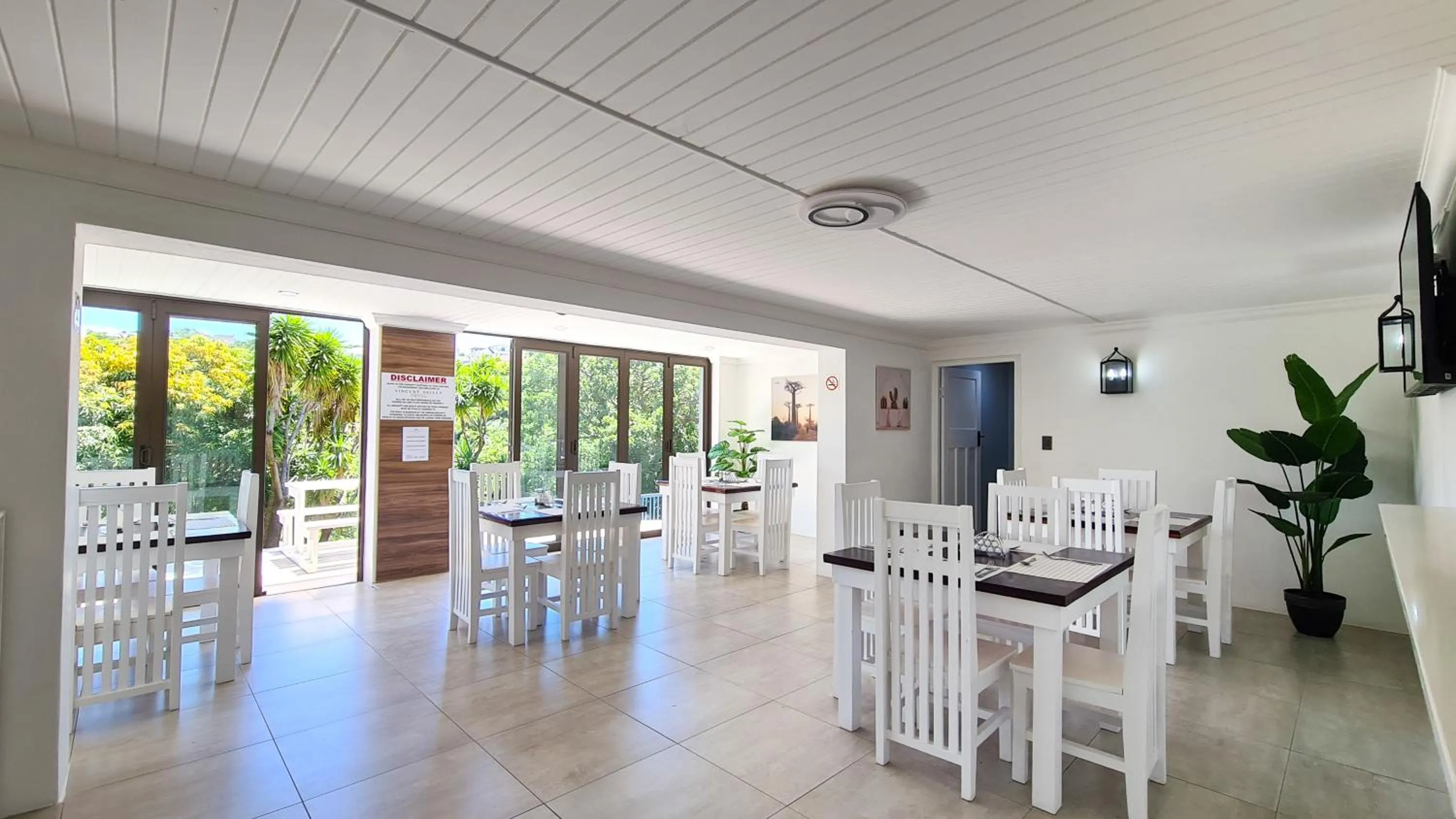 Dining area in Vincent Valley Lodge