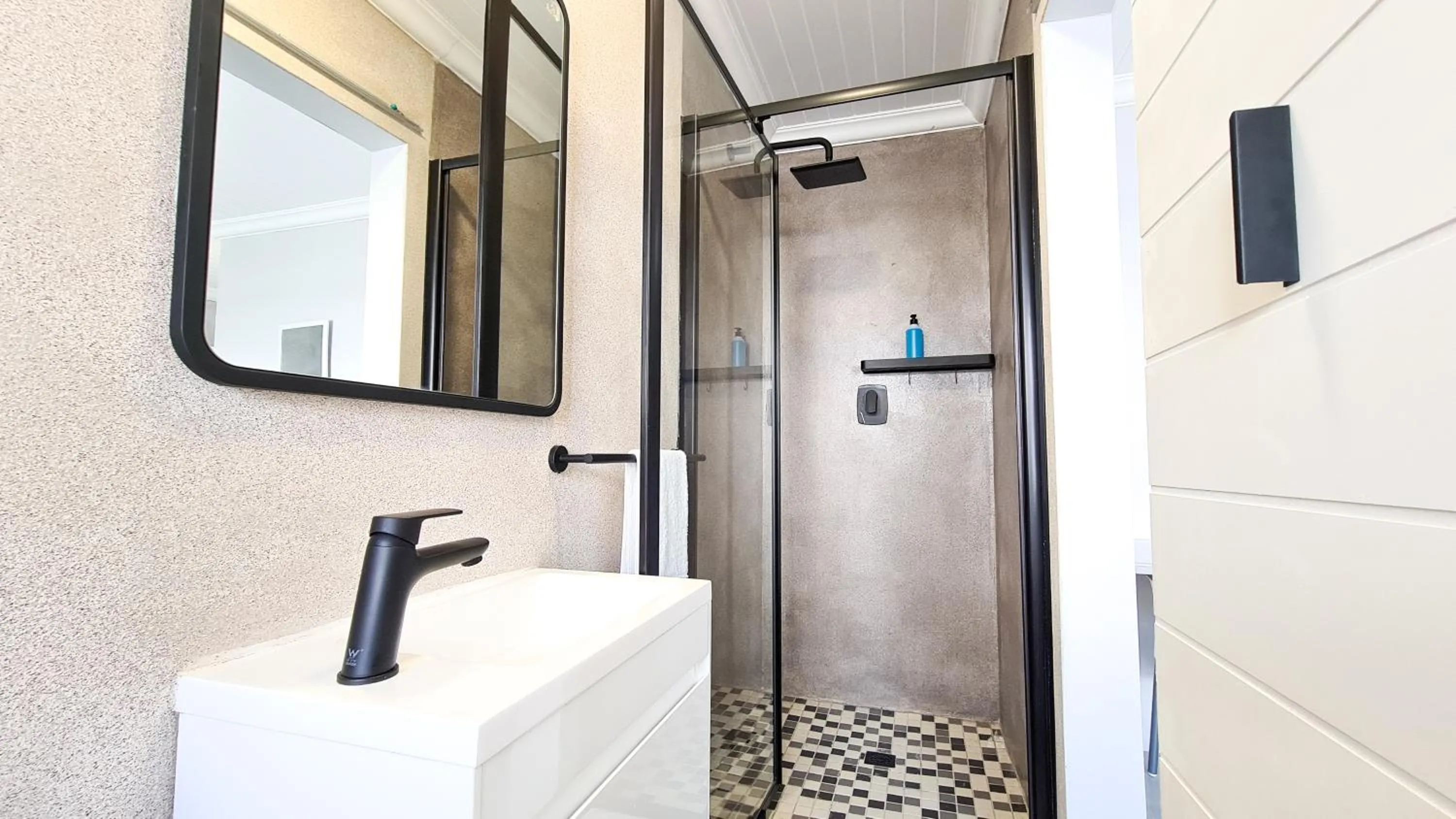 Shower in Vincent Valley Lodge