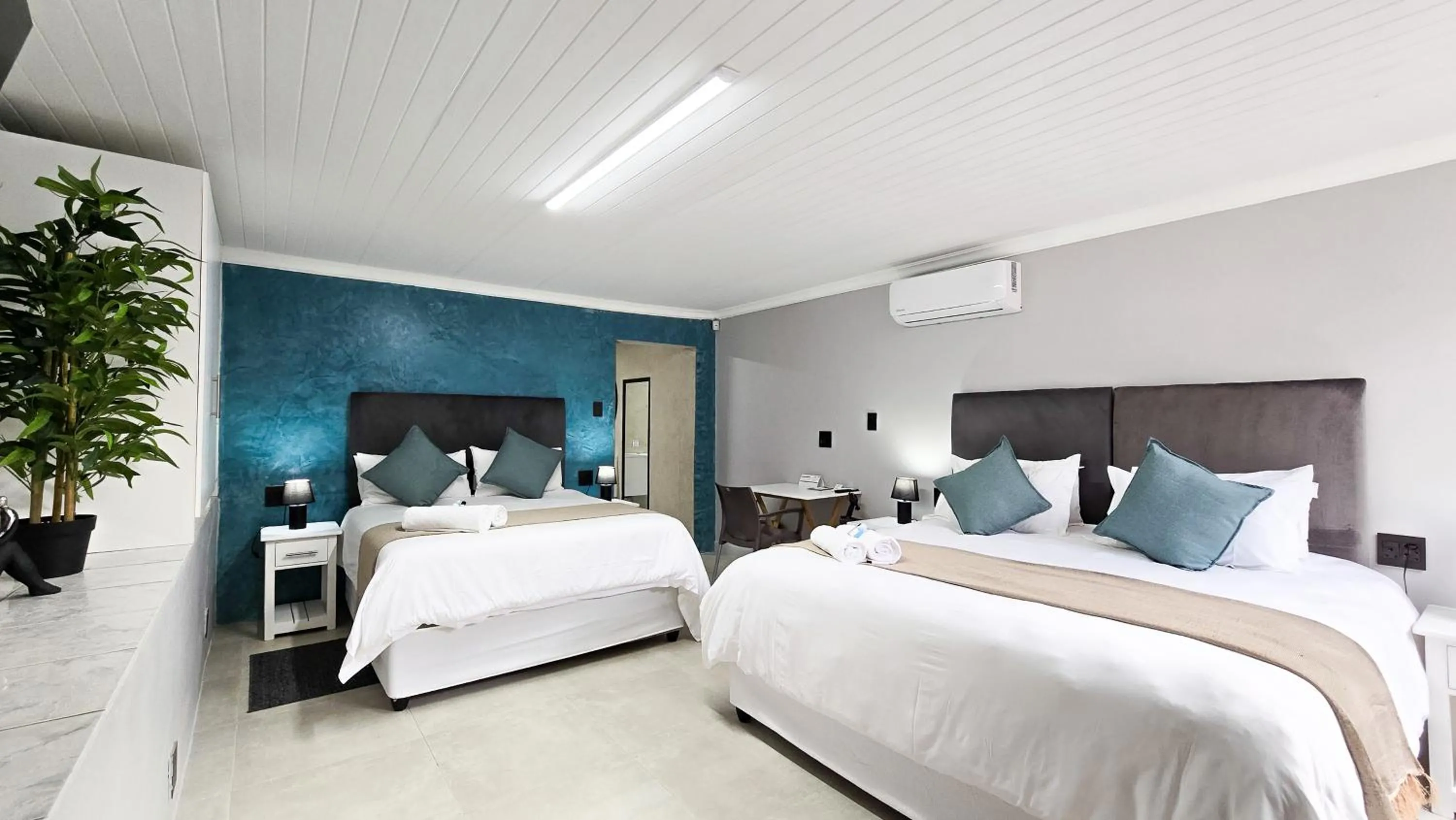 Bed in Vincent Valley Lodge