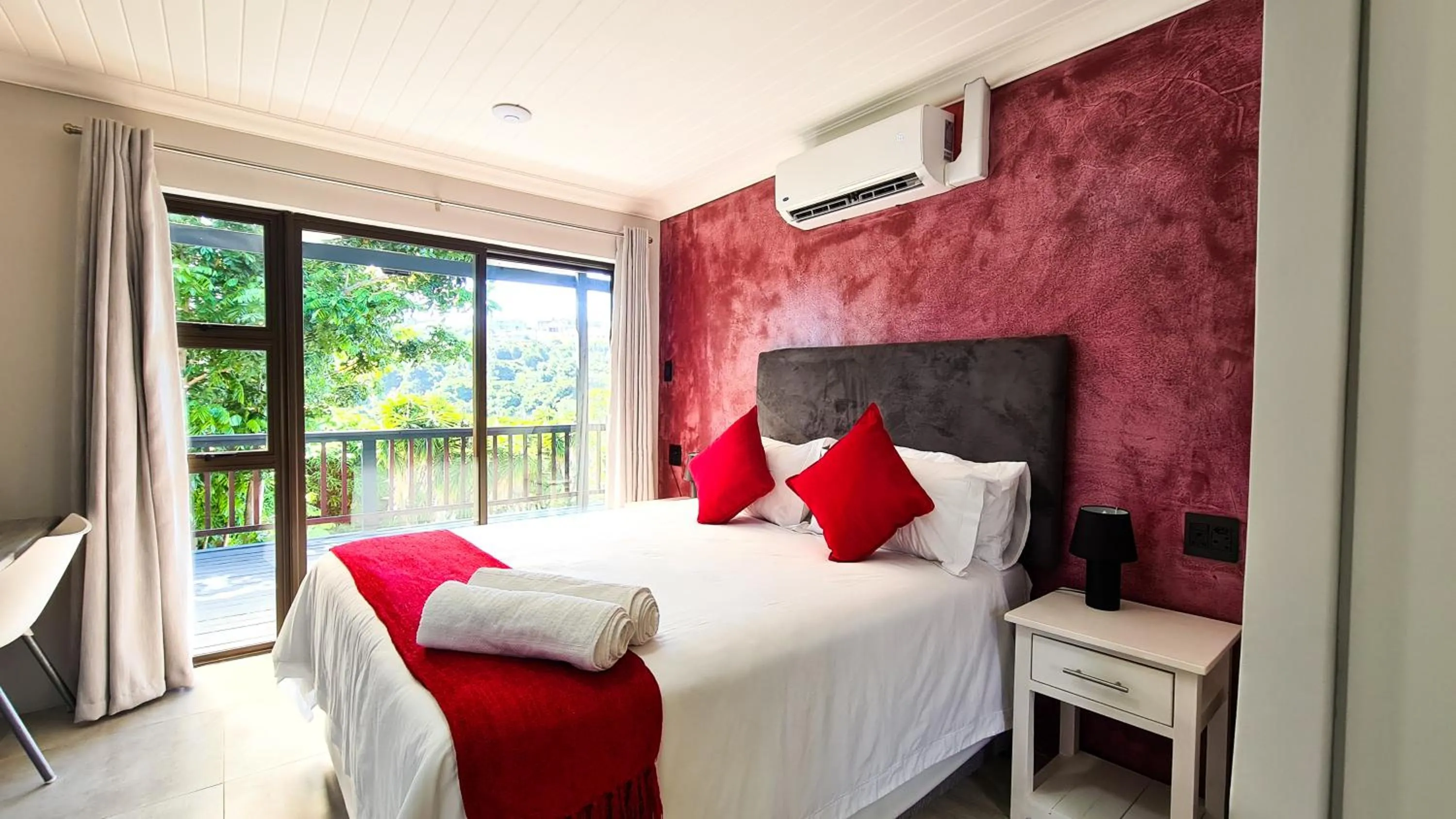 Bed in Vincent Valley Lodge