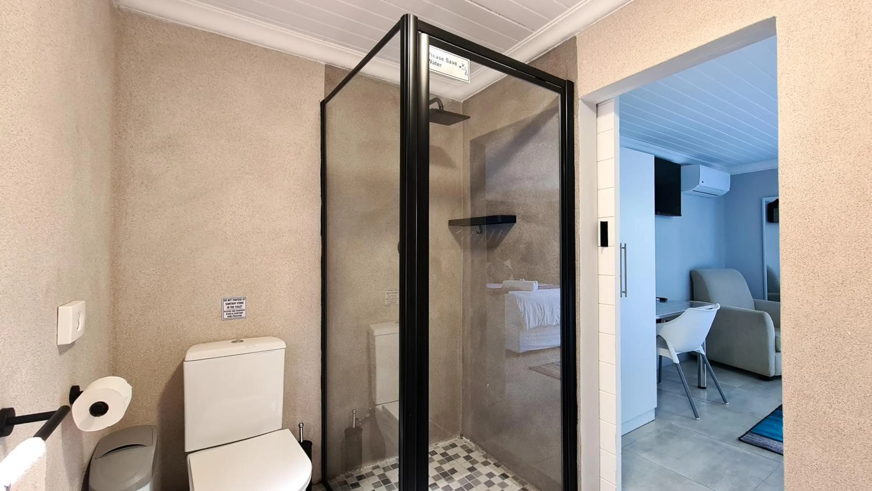 Shower in Vincent Valley Lodge