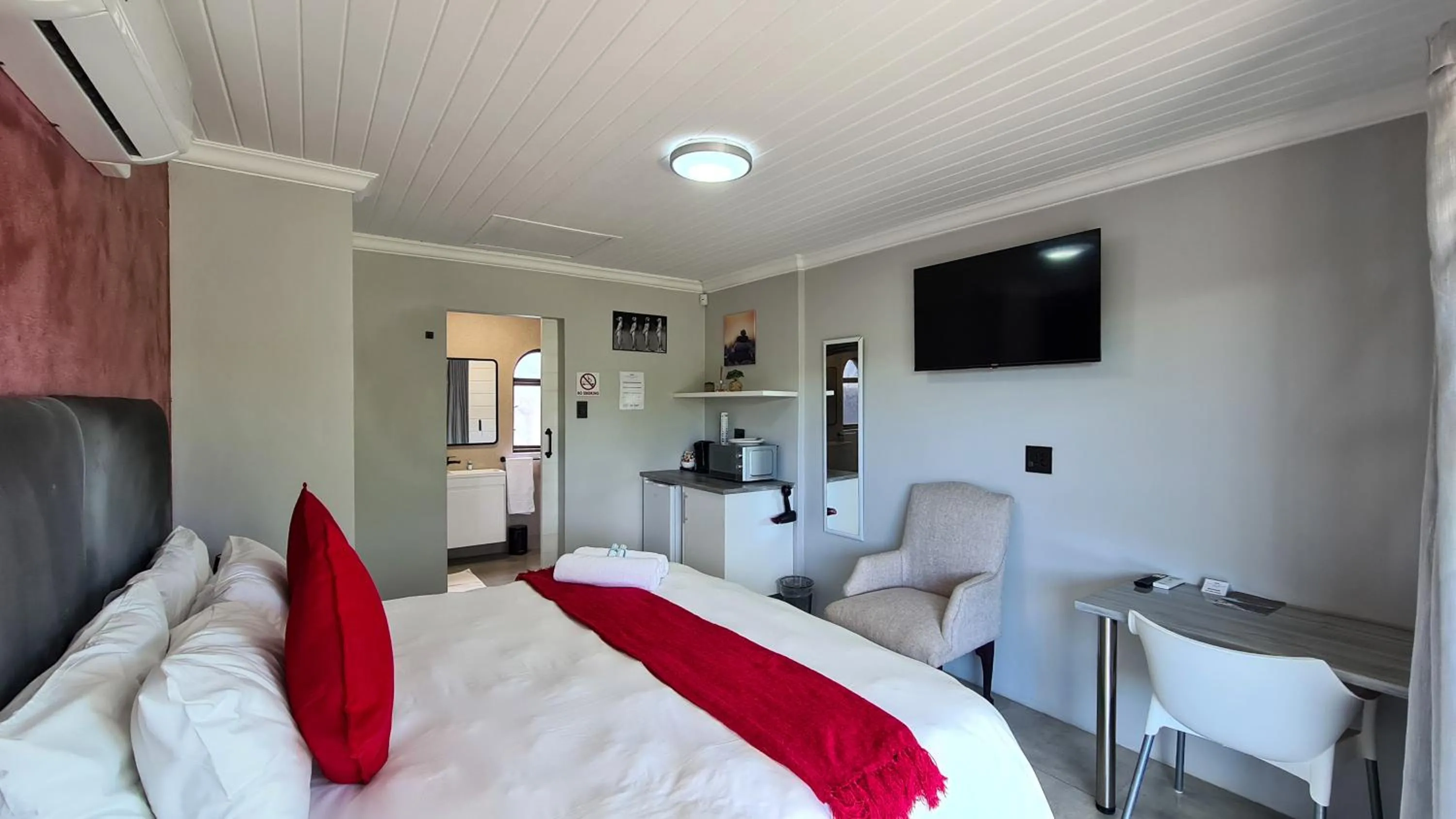 Bed in Vincent Valley Lodge