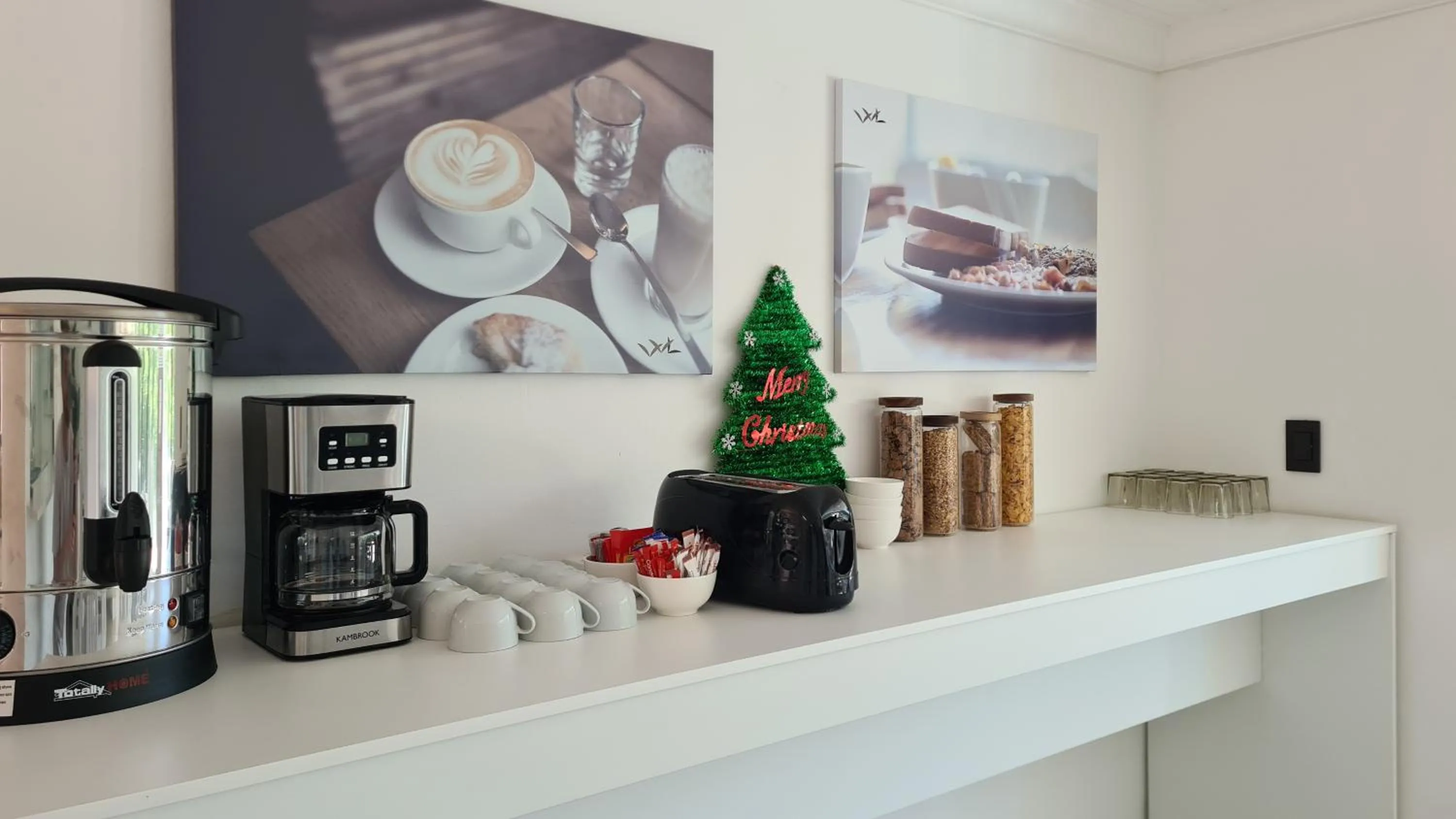 Coffee/tea facilities in Vincent Valley Lodge