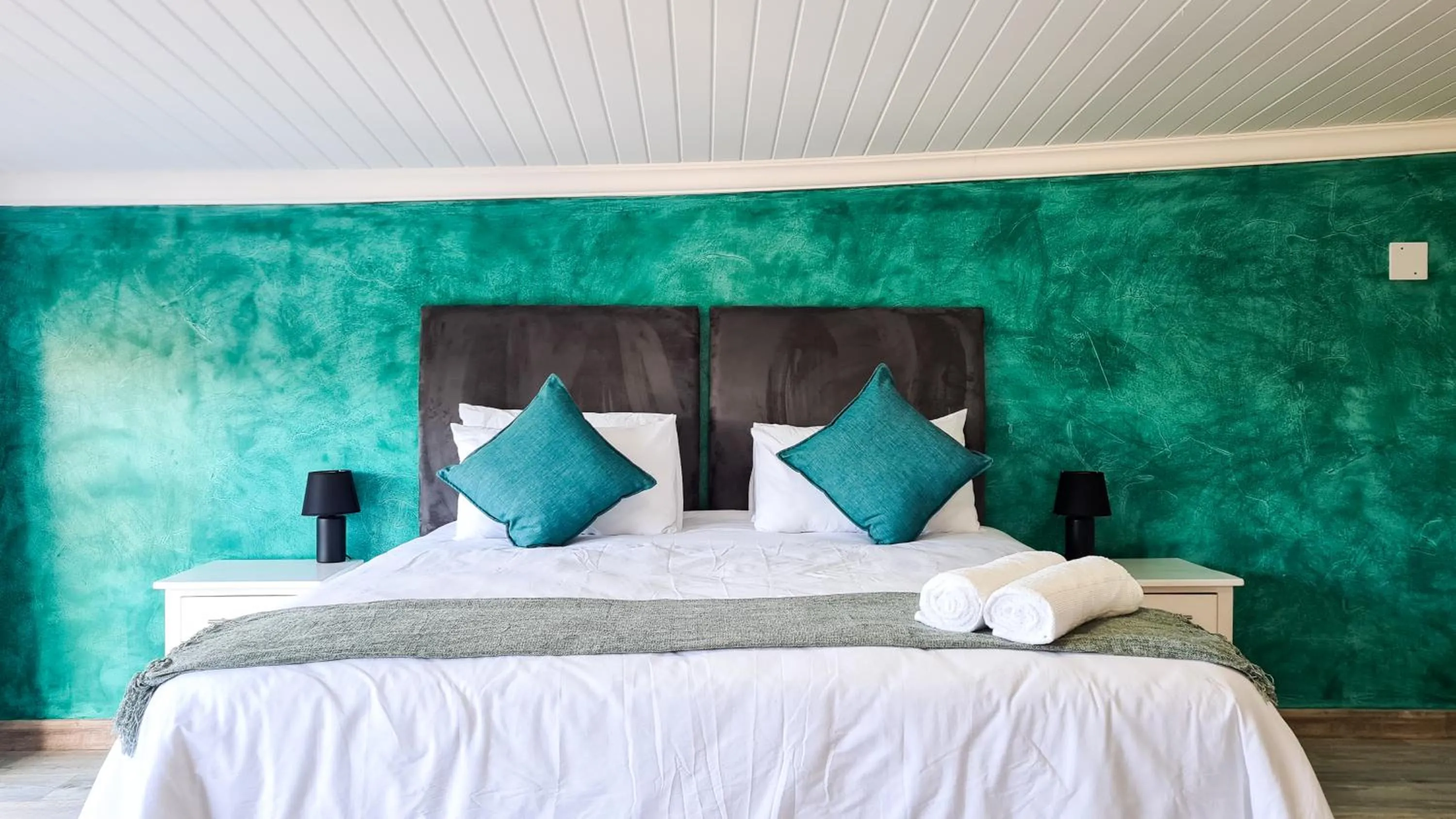 Bed in Vincent Valley Lodge