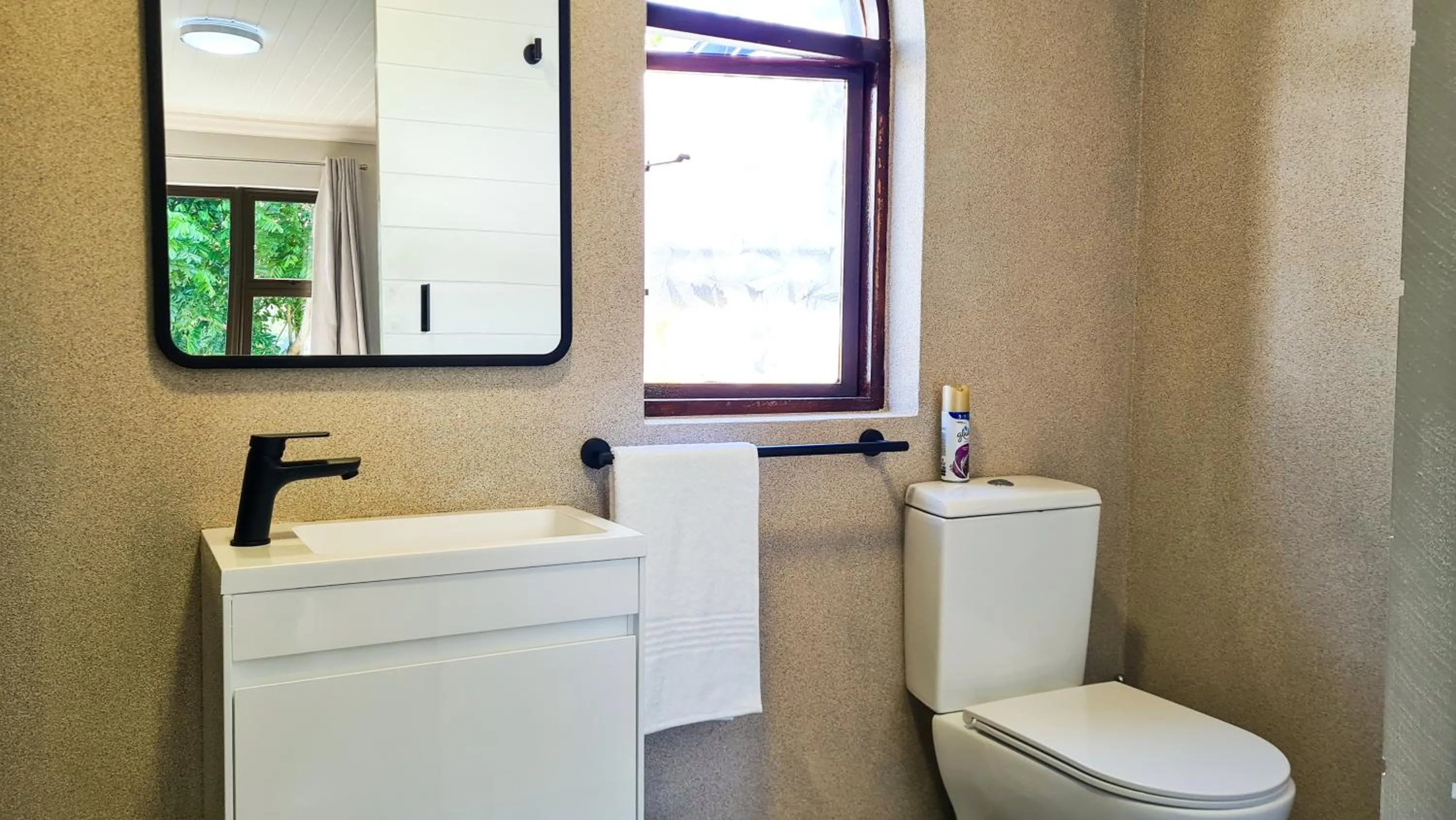 Toilet in Vincent Valley Lodge