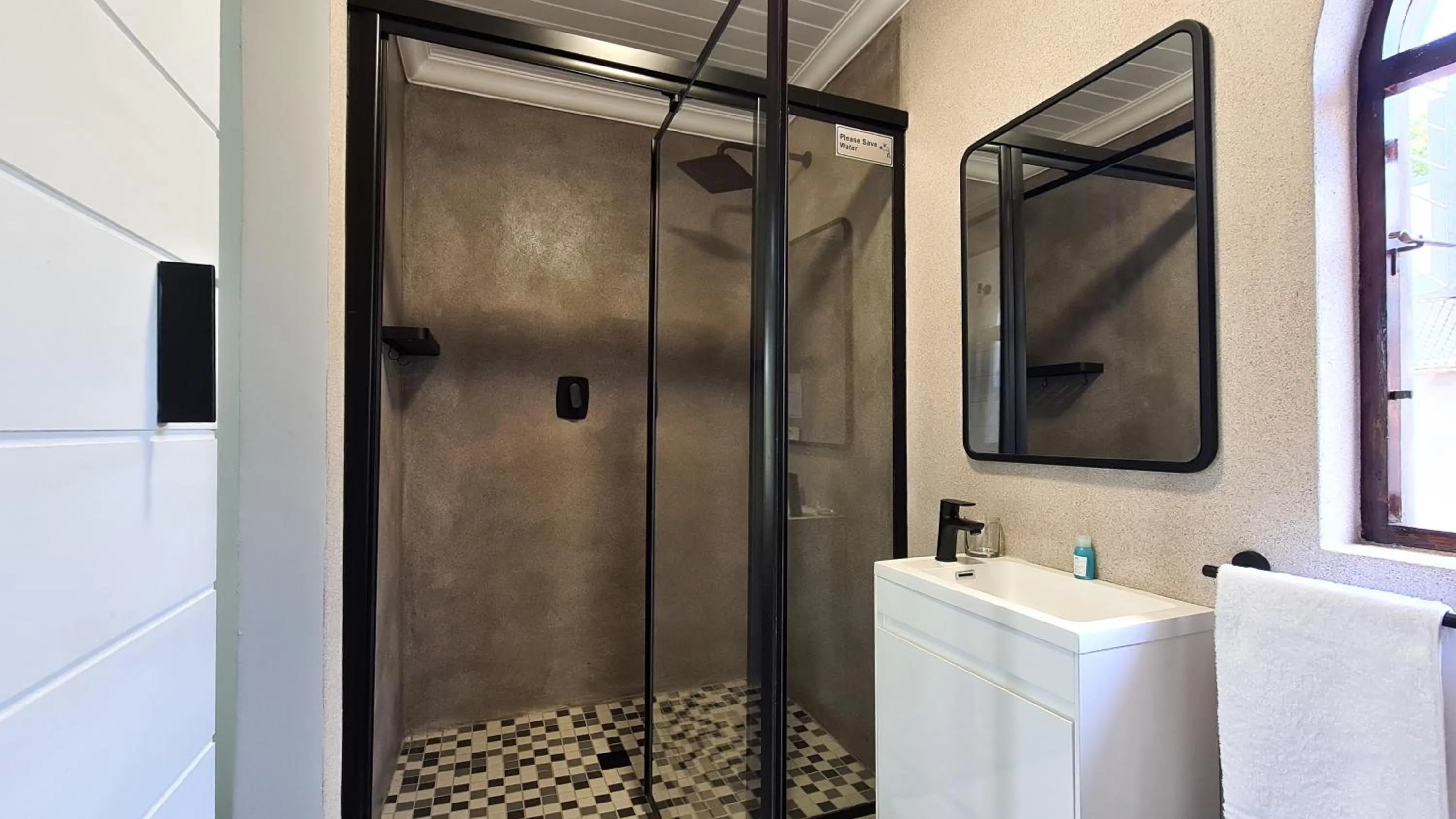 Shower in Vincent Valley Lodge