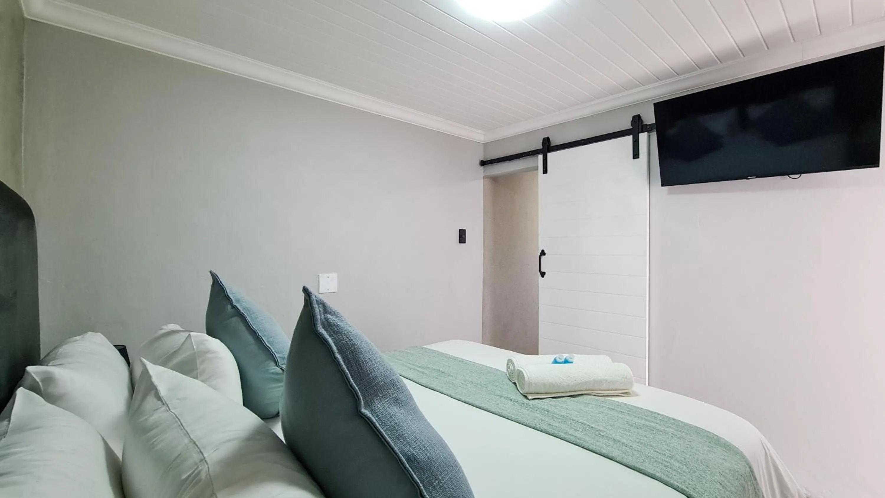 TV and multimedia, Bed in Vincent Valley Lodge