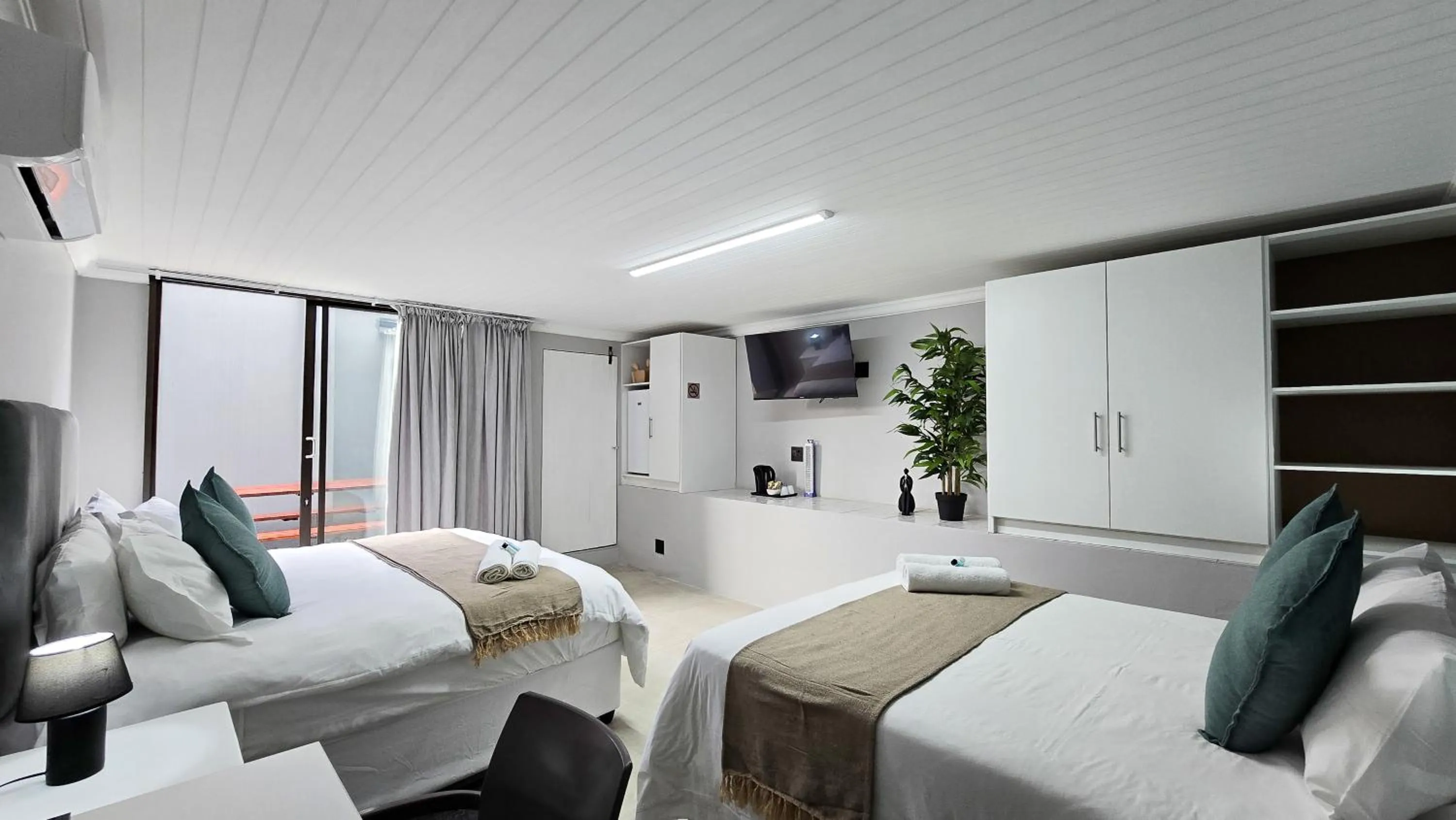 Bed in Vincent Valley Lodge