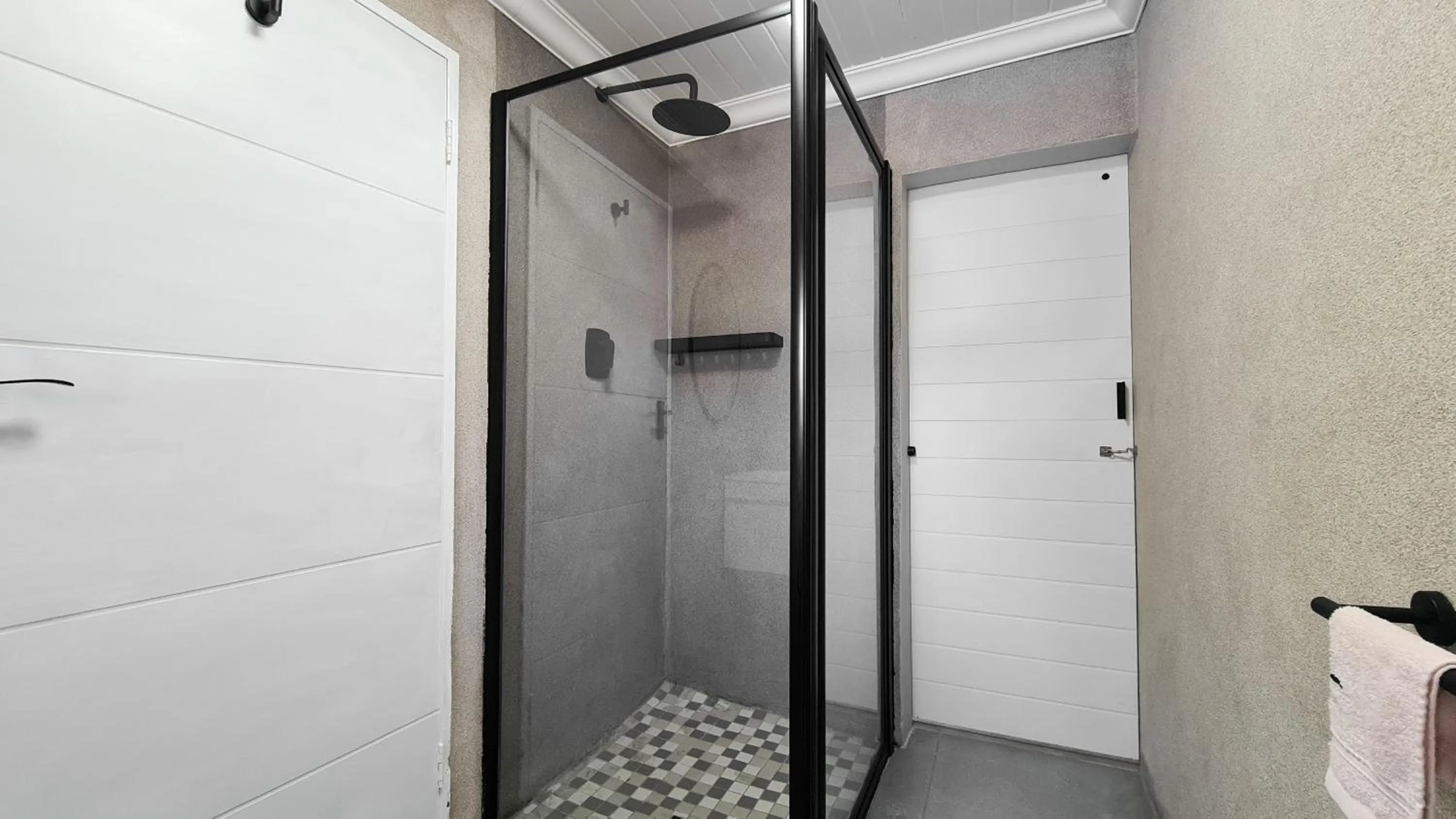 Shower in Vincent Valley Lodge