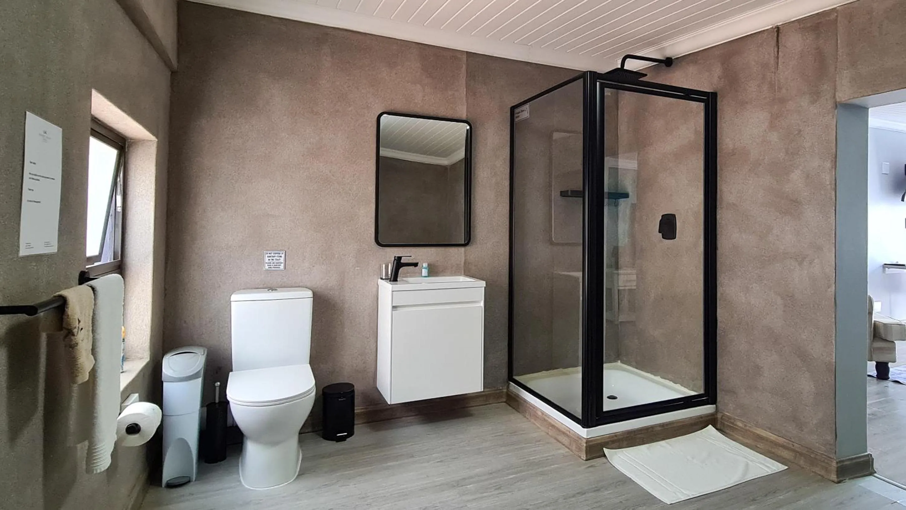 Shower in Vincent Valley Lodge
