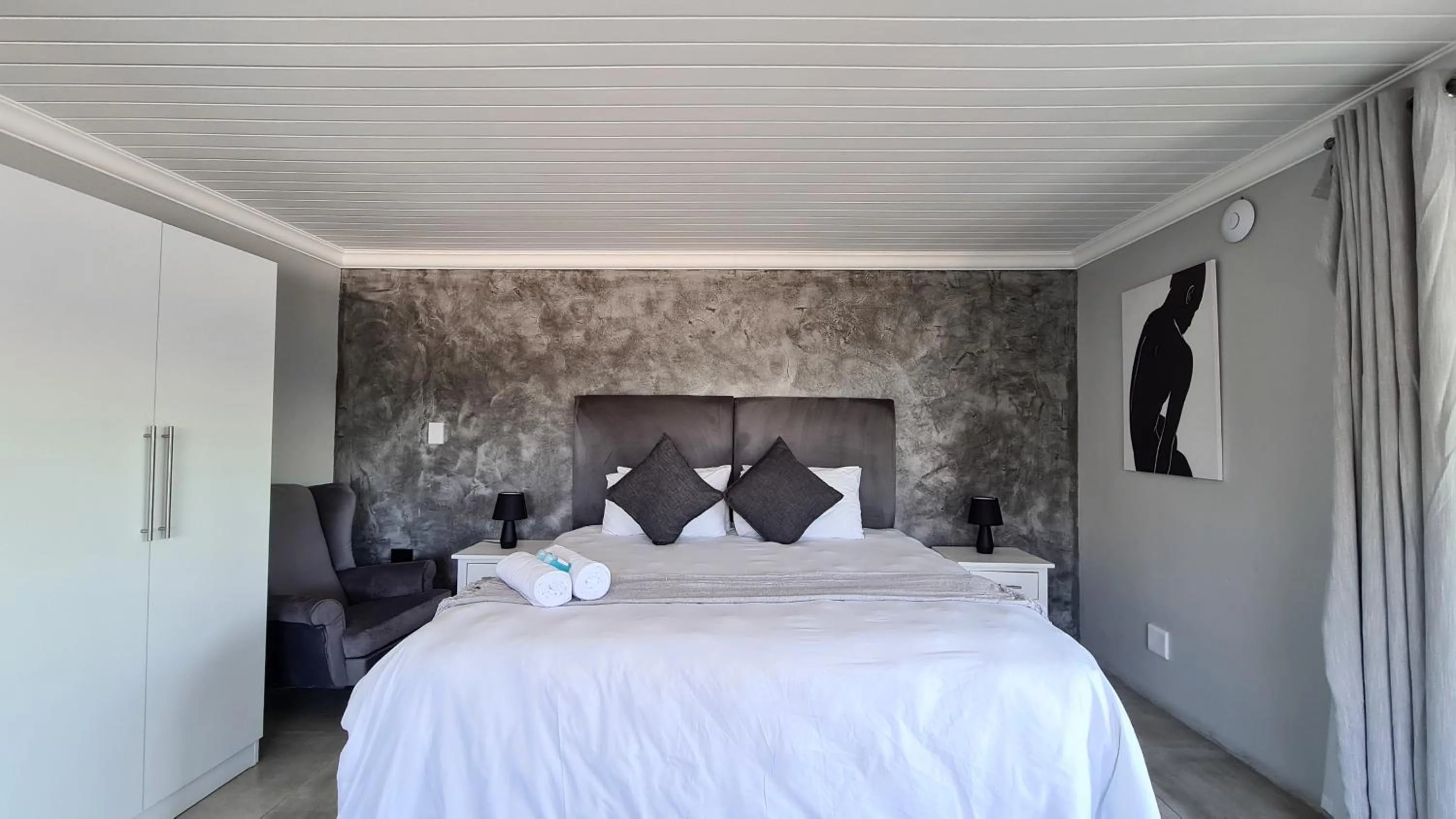 Bed in Vincent Valley Lodge