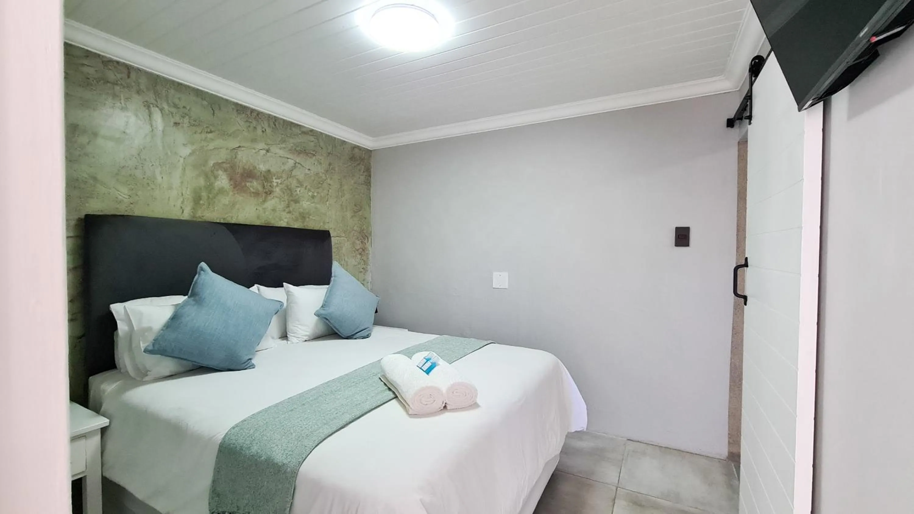 Bedroom, Bed in Vincent Valley Lodge
