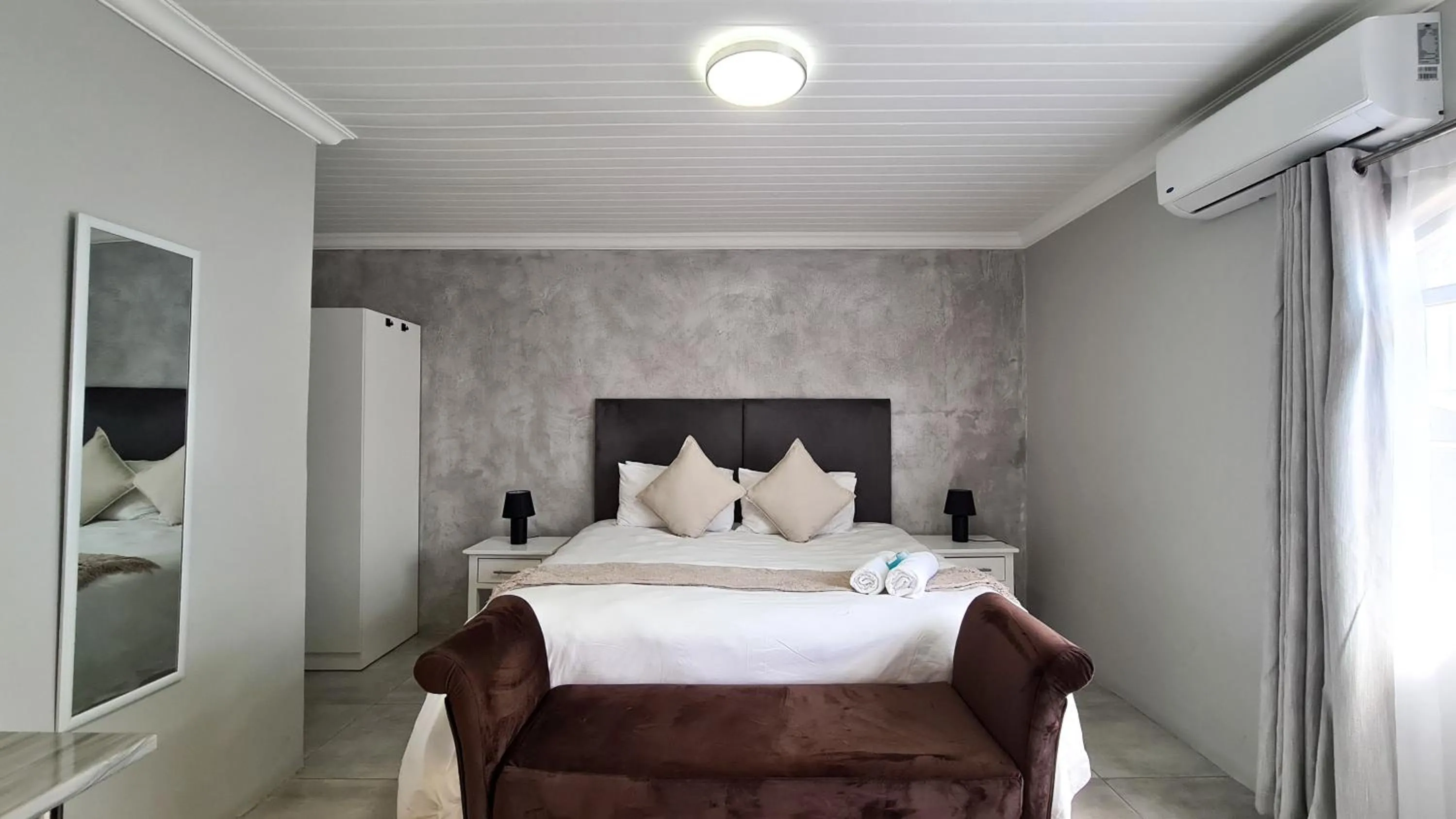 Bed in Vincent Valley Lodge