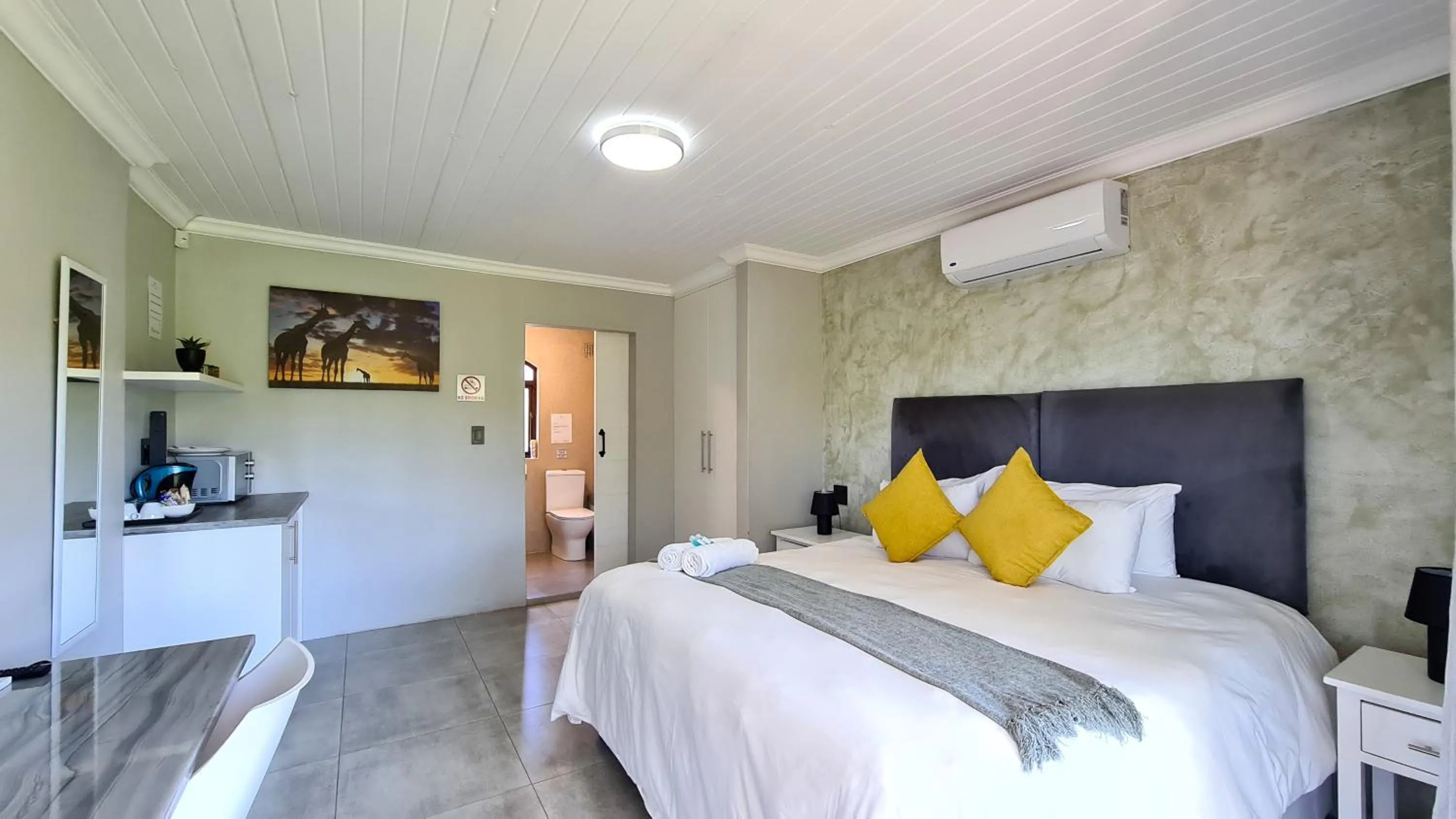 Bed in Vincent Valley Lodge