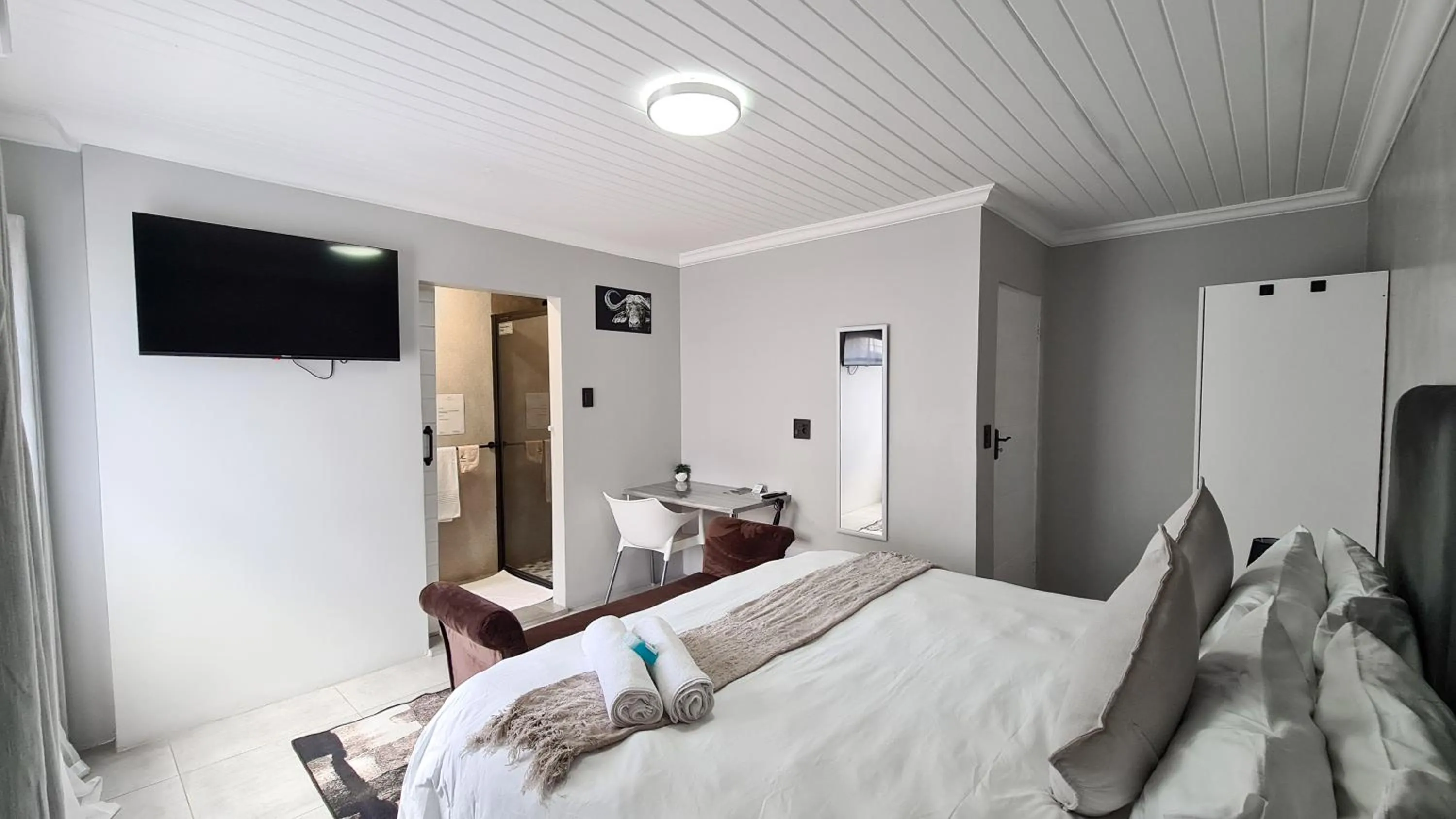 Bed in Vincent Valley Lodge