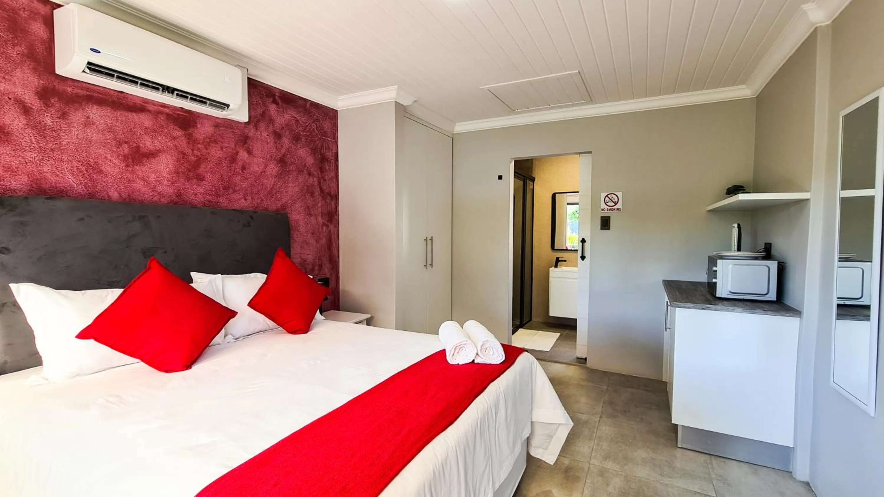 Kitchen or kitchenette, Bed in Vincent Valley Lodge