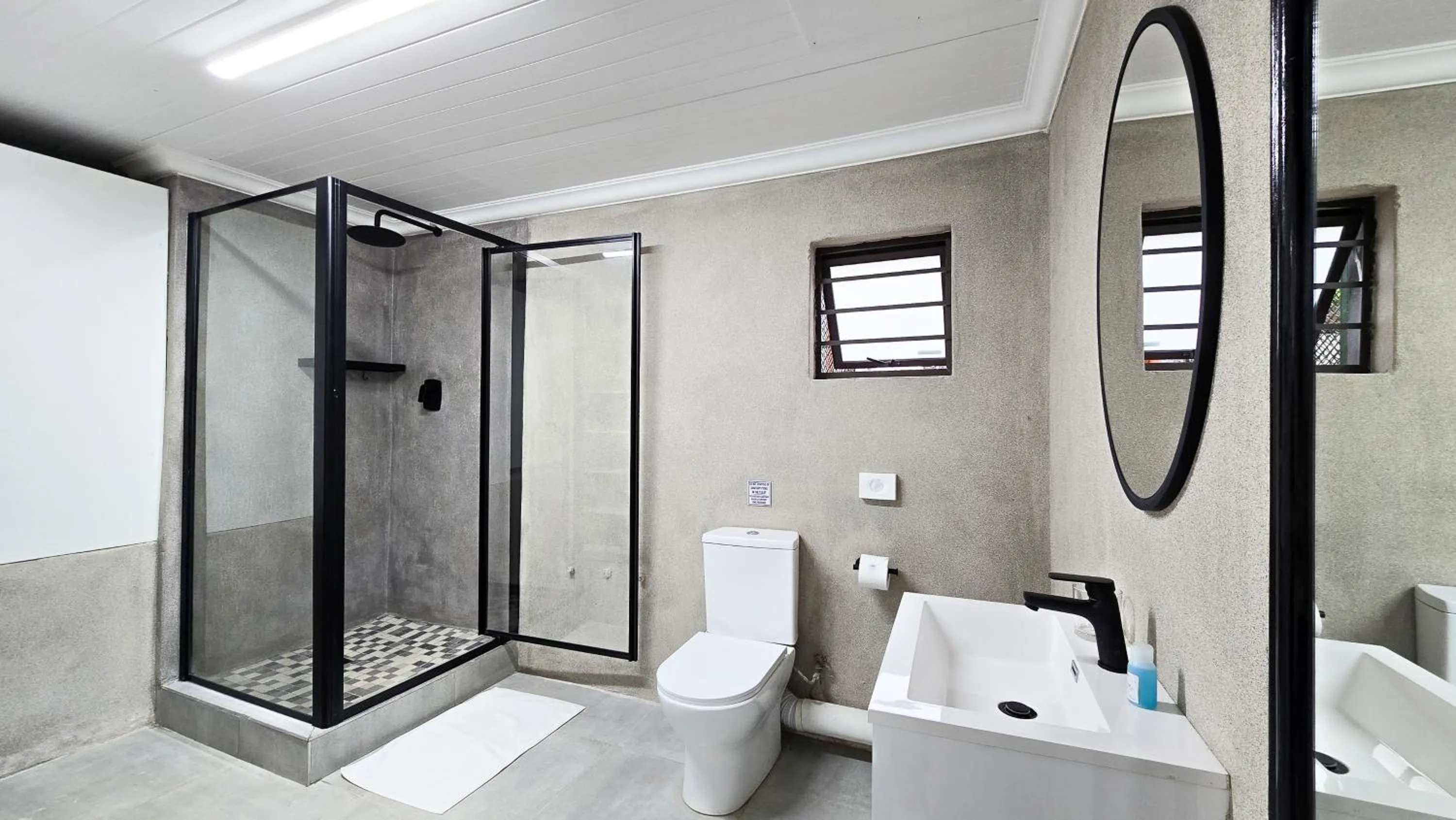 Shower in Vincent Valley Lodge