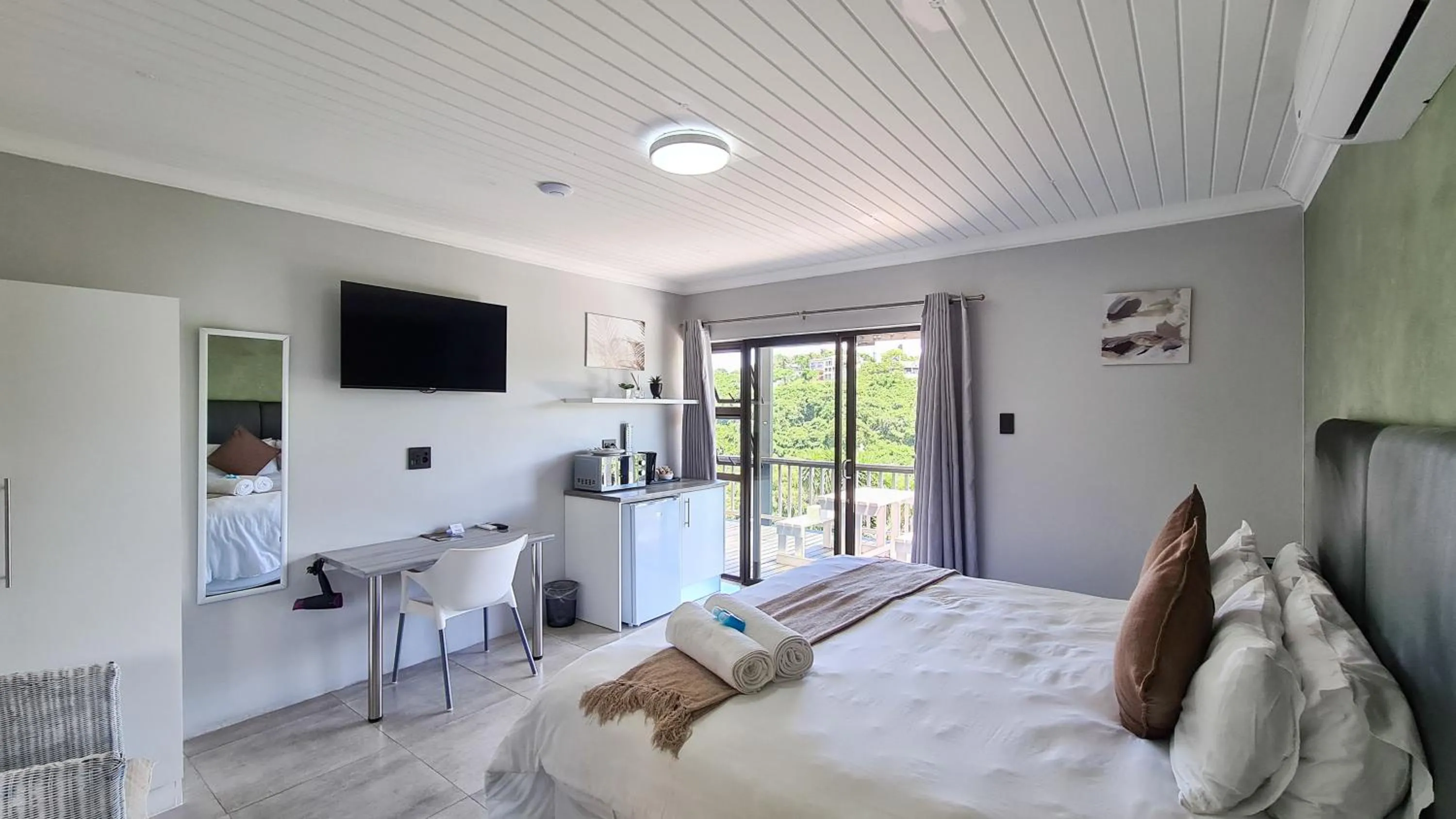 Bed in Vincent Valley Lodge