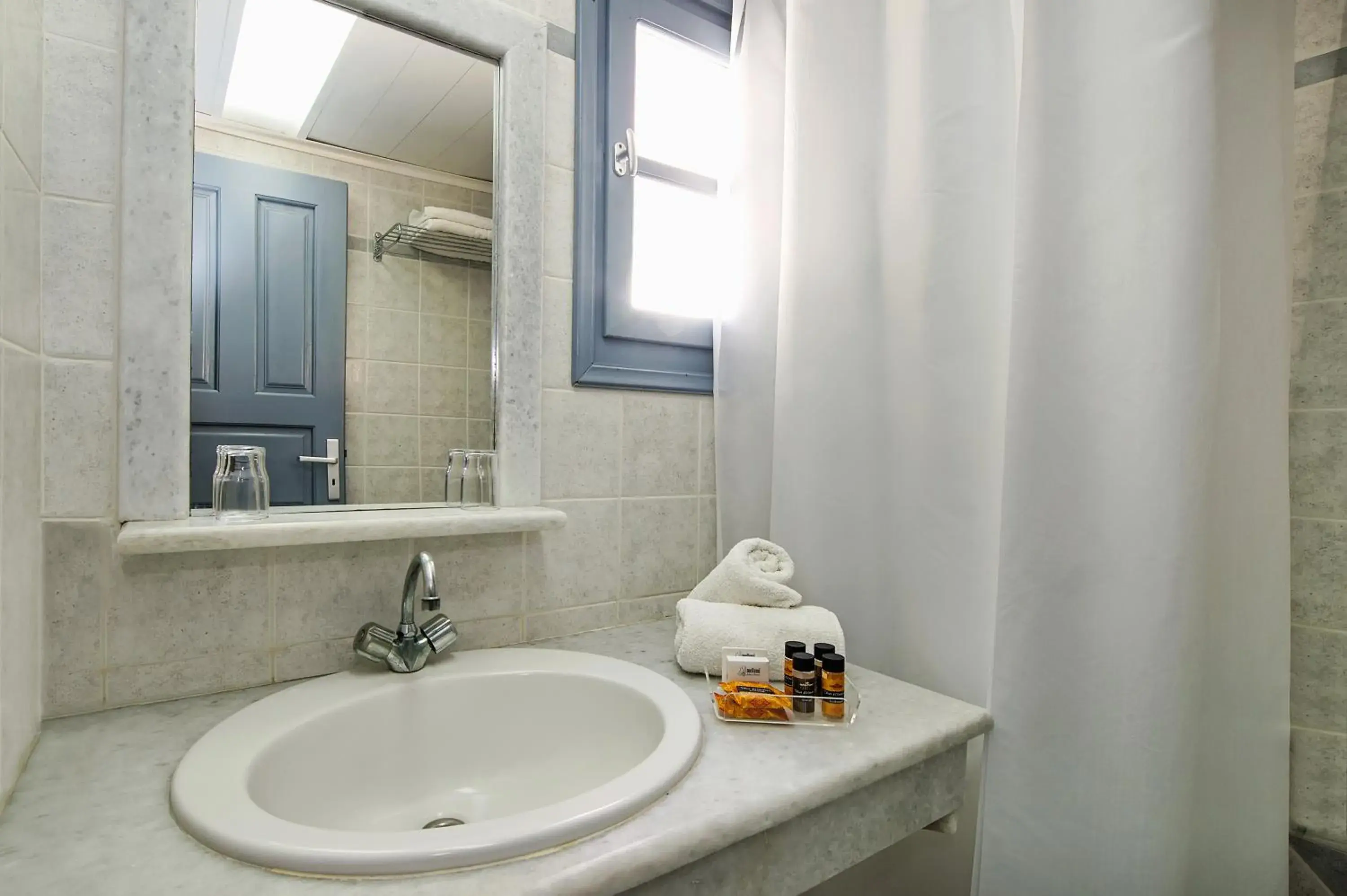 Studio with Outdoor Spa Bath in Atlantis Beach Villa Studio with Outdoor Spa Bath in Atlantis Beach Villa