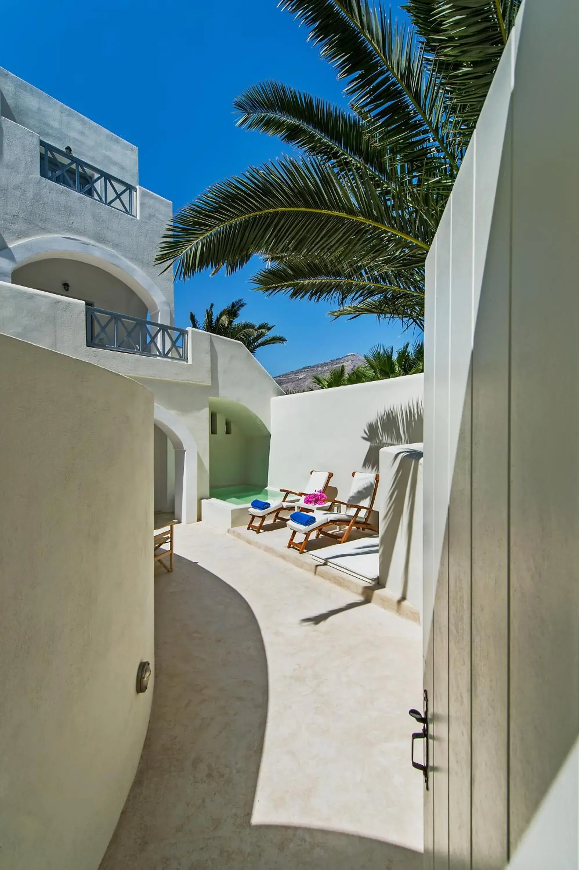 Property building in Atlantis Beach Villa Property building in Atlantis Beach Villa