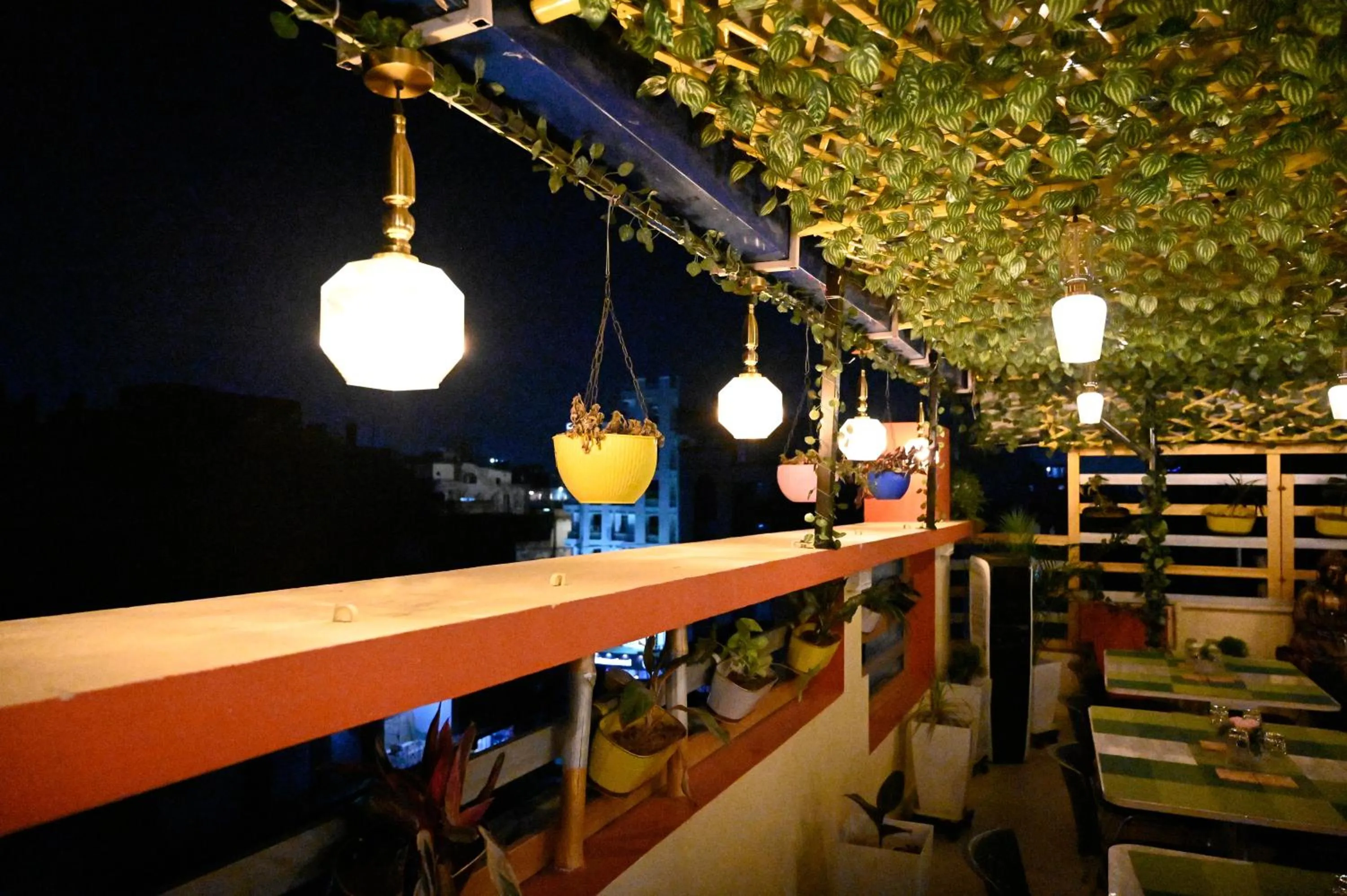 Restaurant/places to eat in Hotel Buddha International