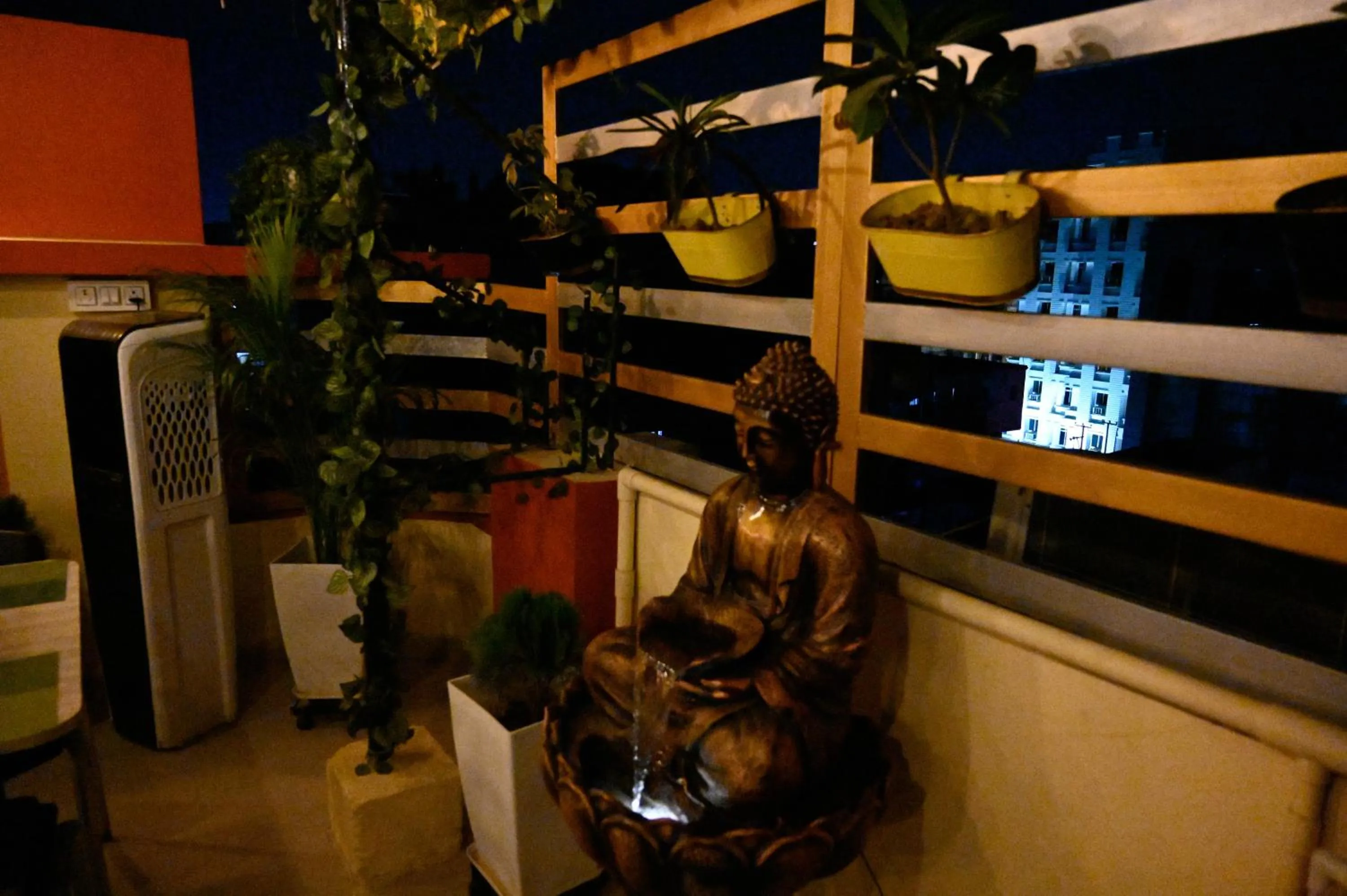 Restaurant/places to eat in Hotel Buddha International