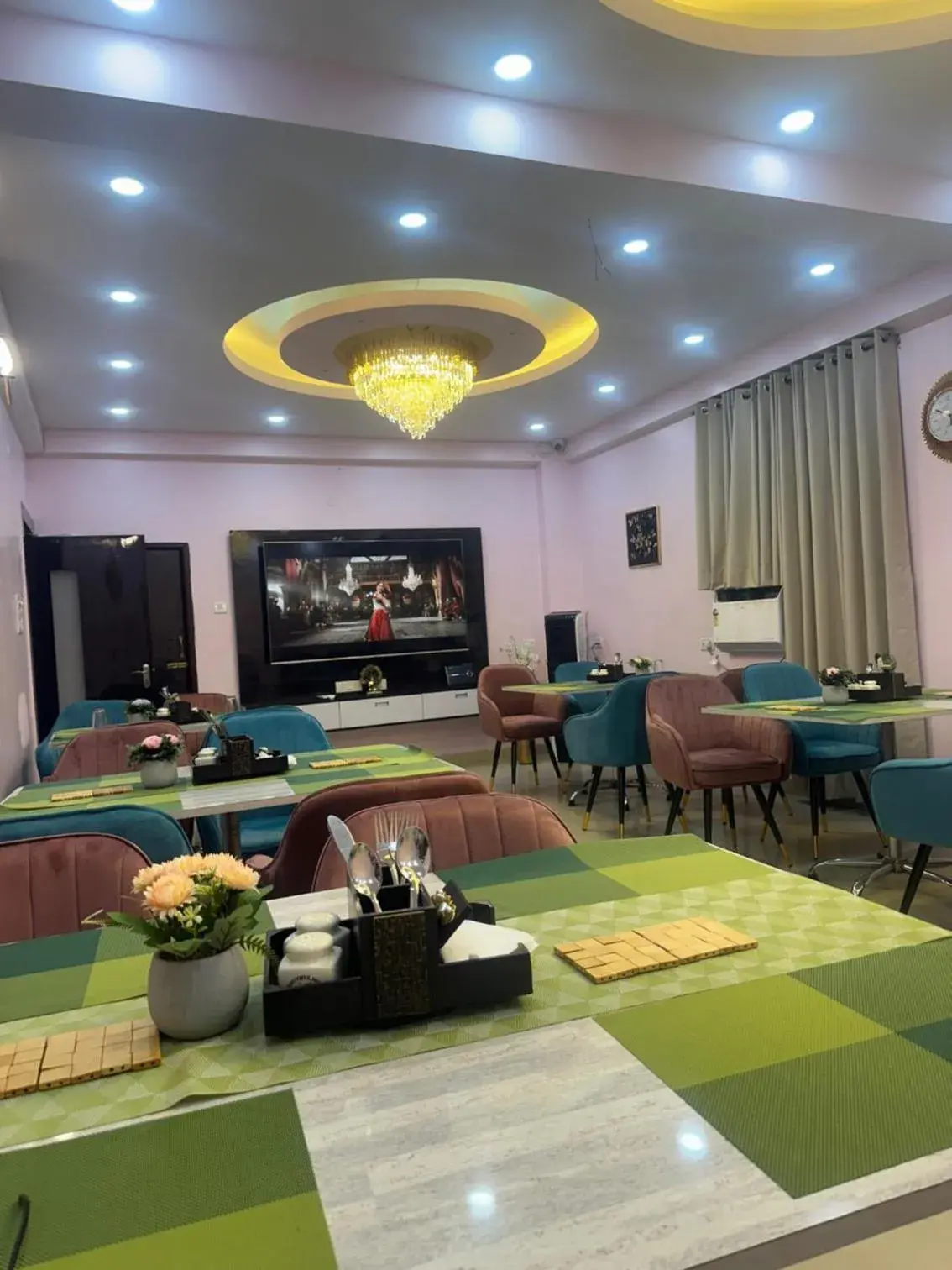 Restaurant/places to eat in Hotel Buddha International Restaurant/places to eat in Hotel Buddha International