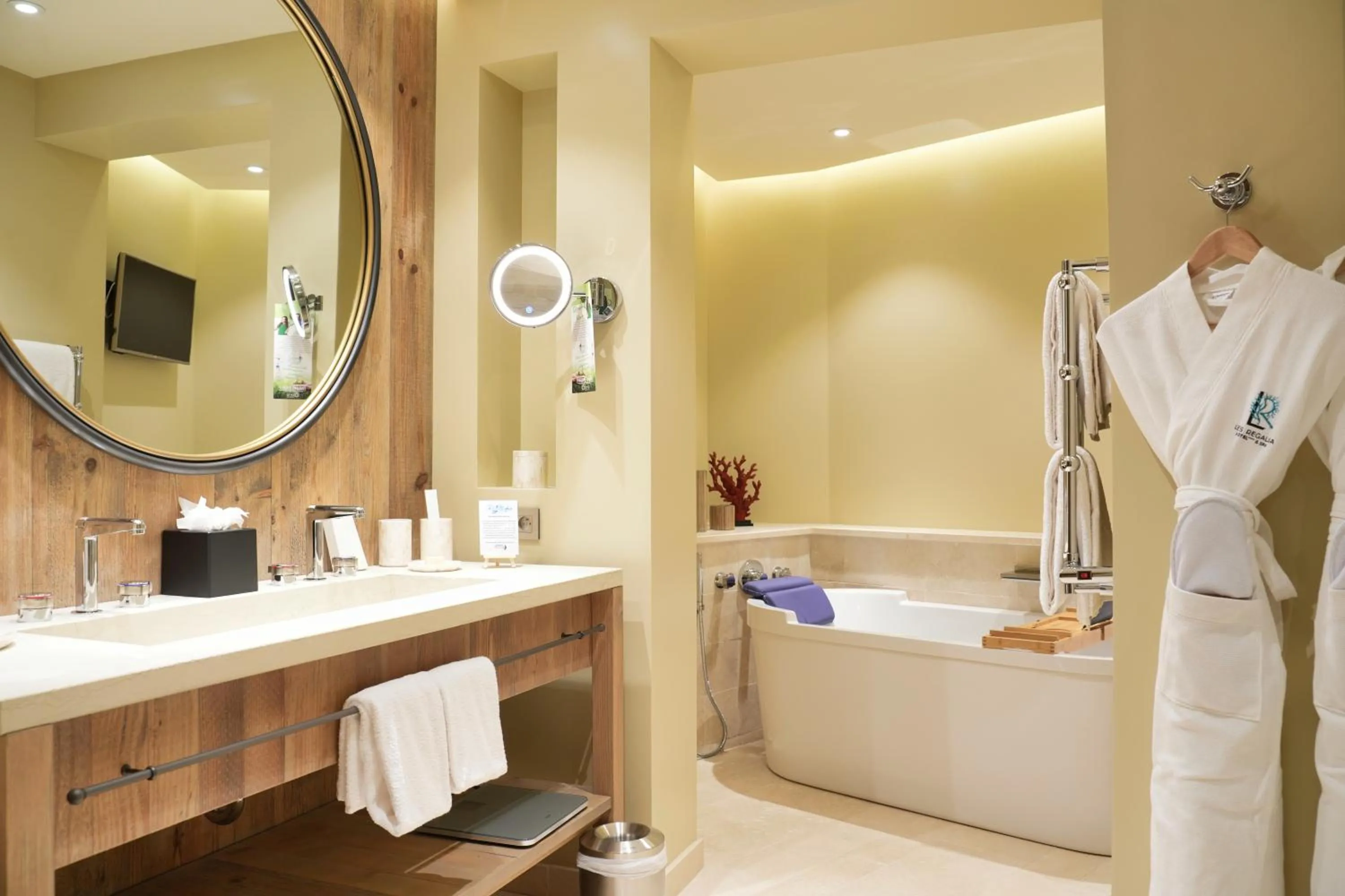Bathroom in Les Regalia Hôtel & Spa