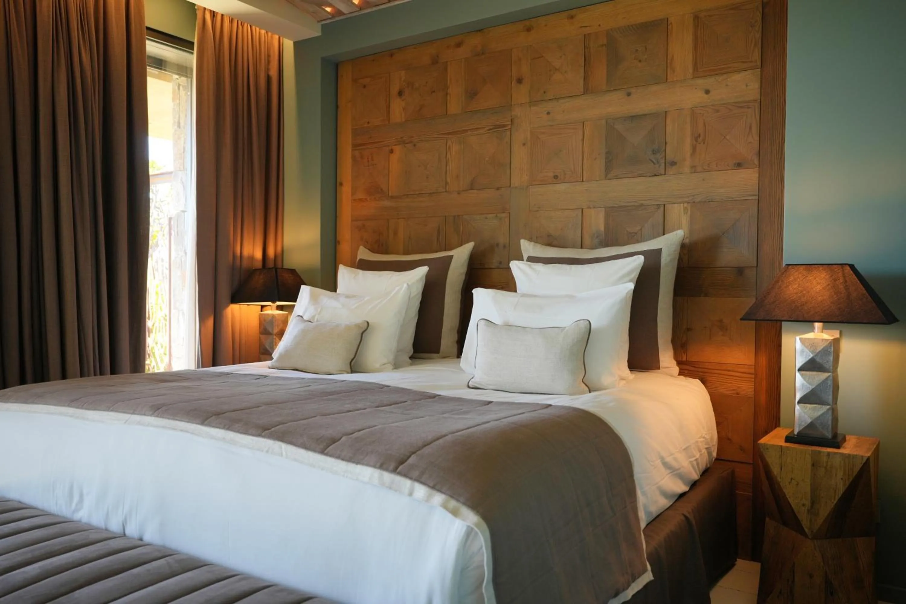 Bedroom, Bed in Les Regalia Hôtel & Spa