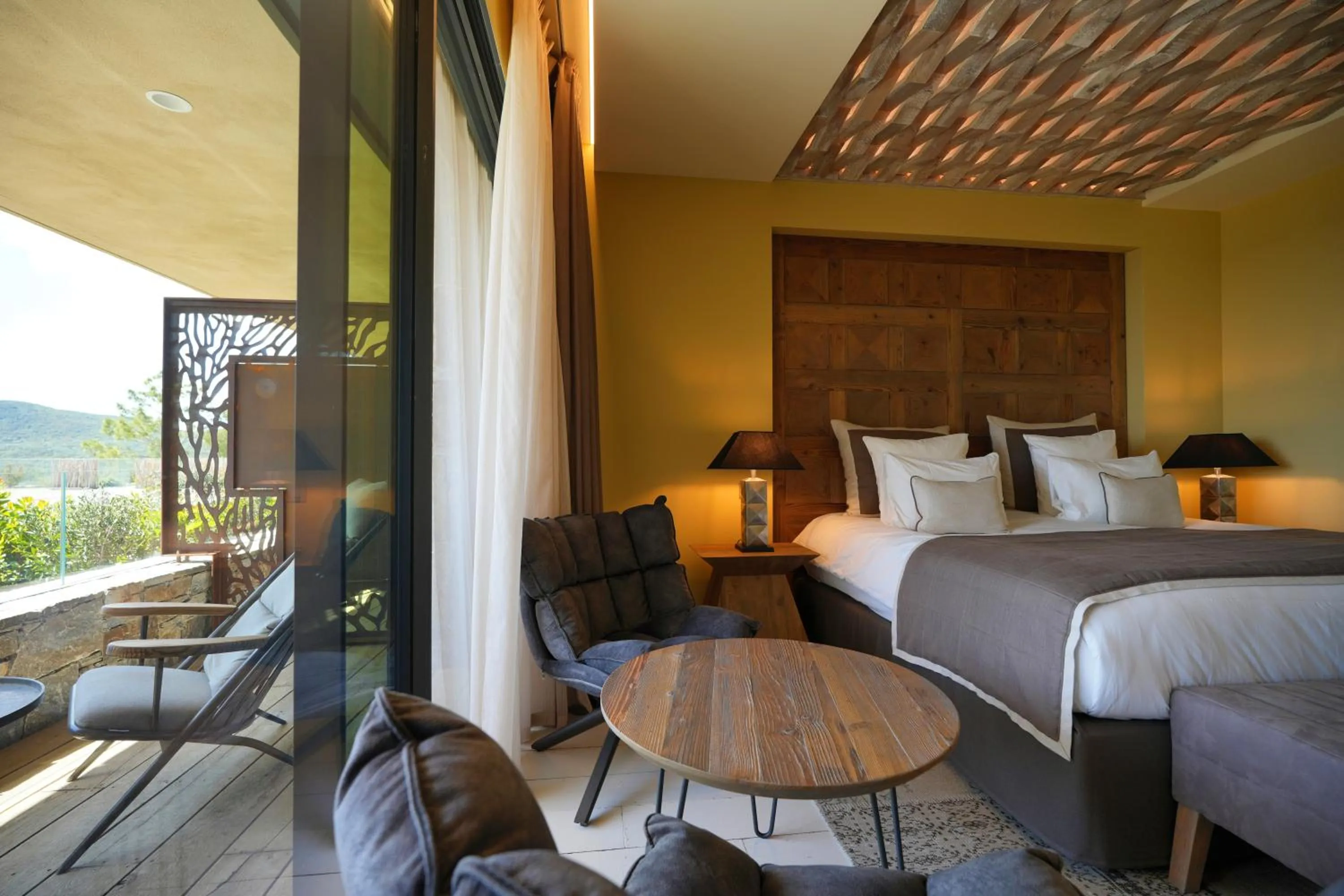 View (from property/room), Bed in Les Regalia Hôtel & Spa