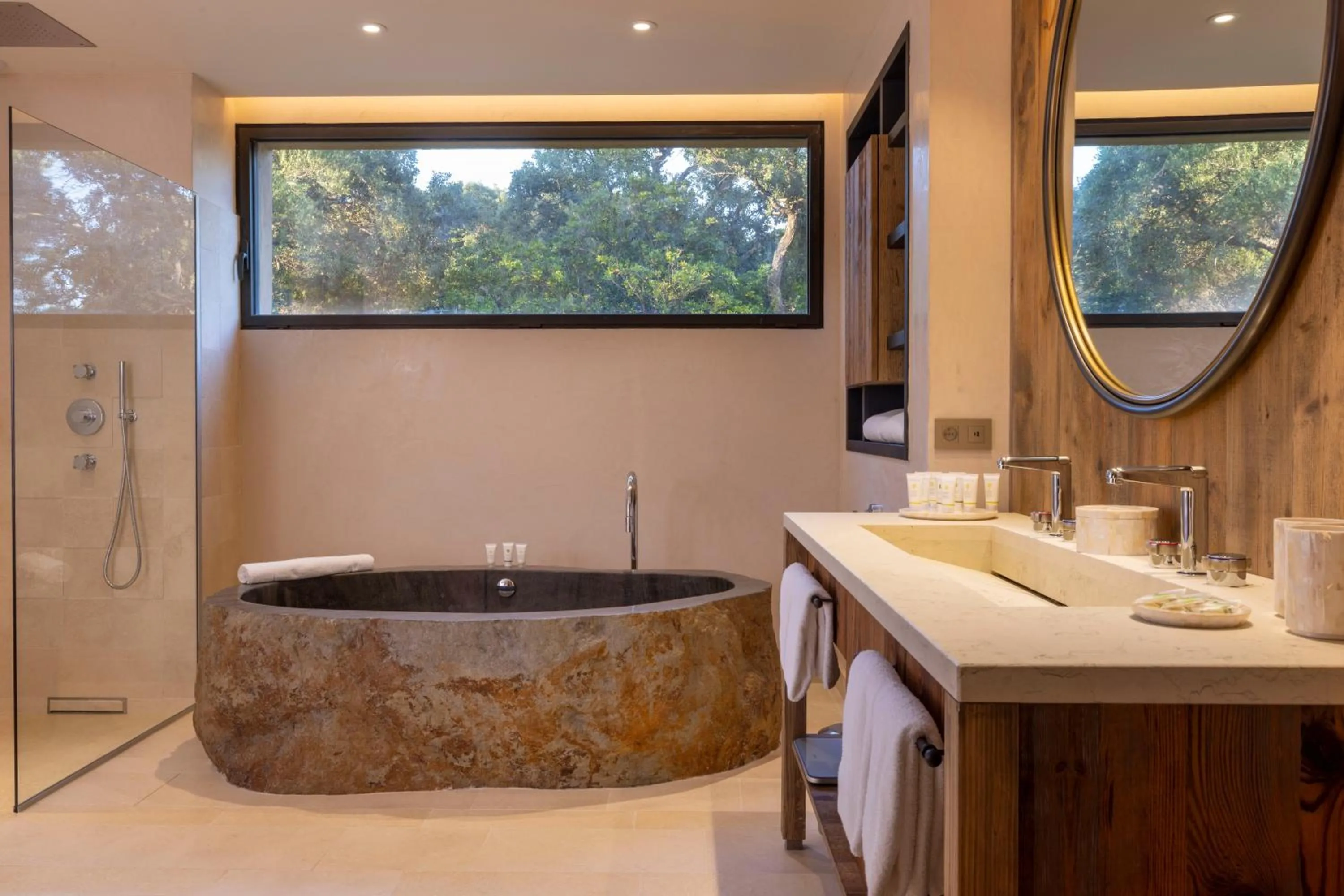 Bathroom in Les Regalia Hôtel & Spa