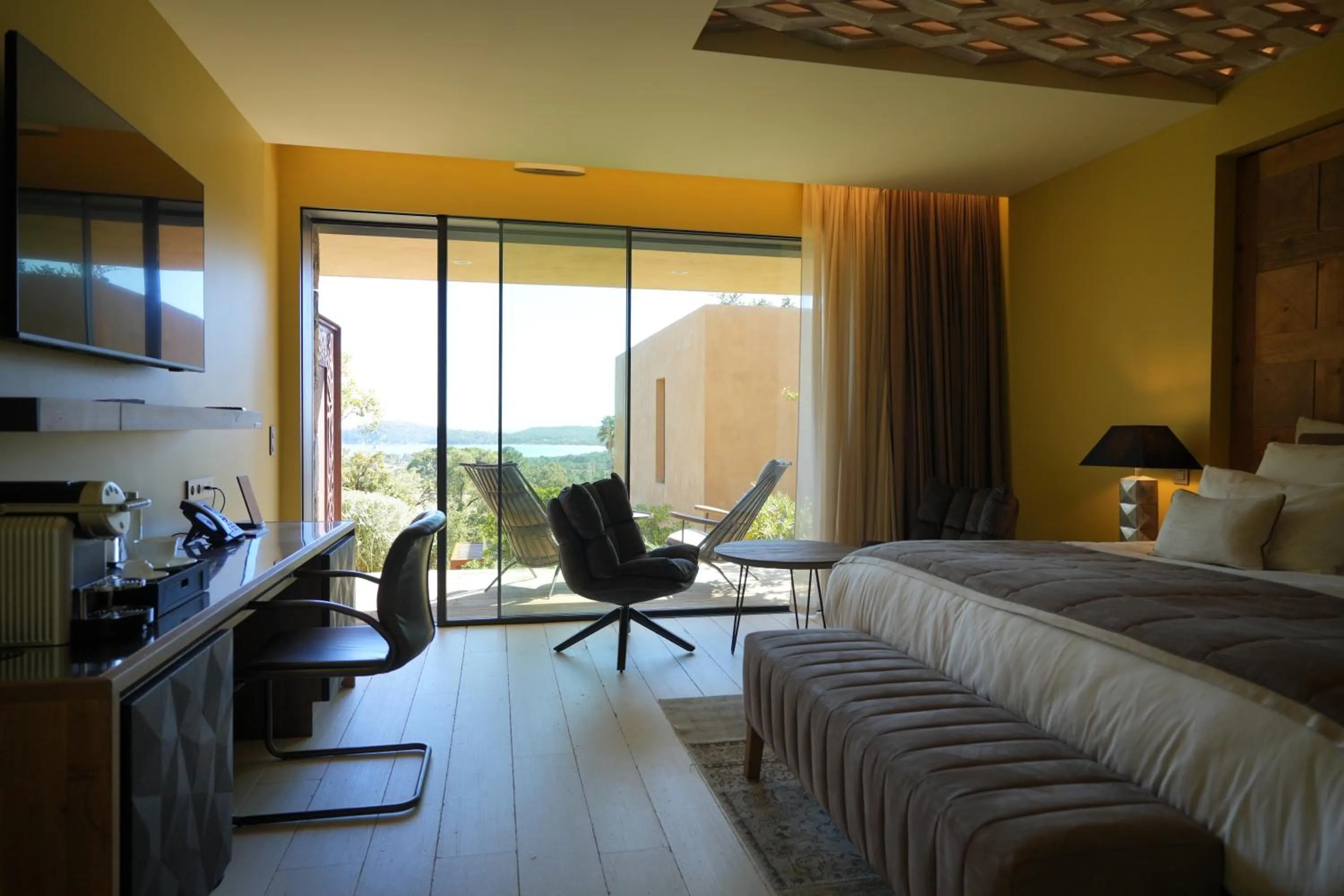 Bedroom, Bed in Les Regalia Hôtel & Spa