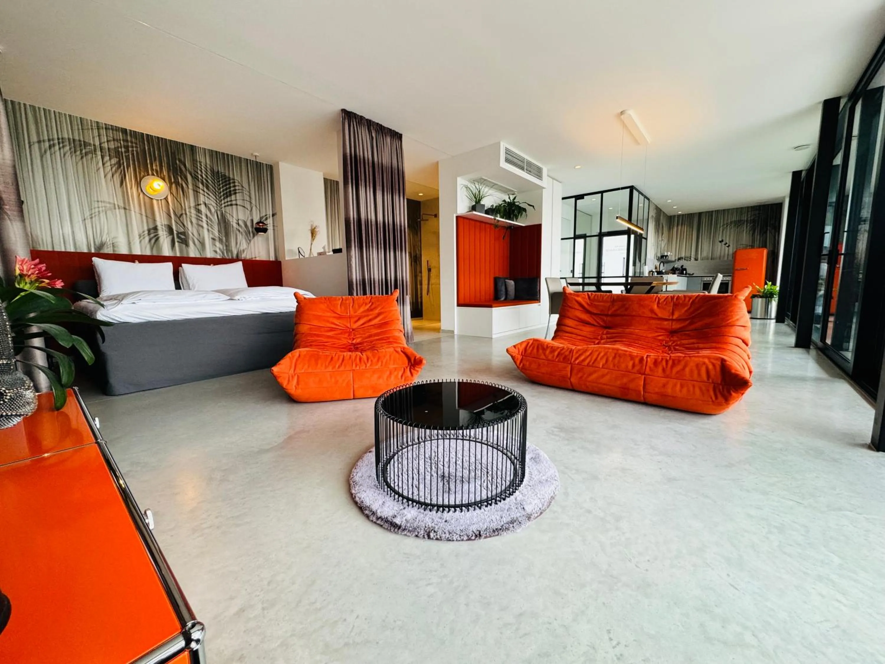 Bed in ORANGE LOUNGE Attersee