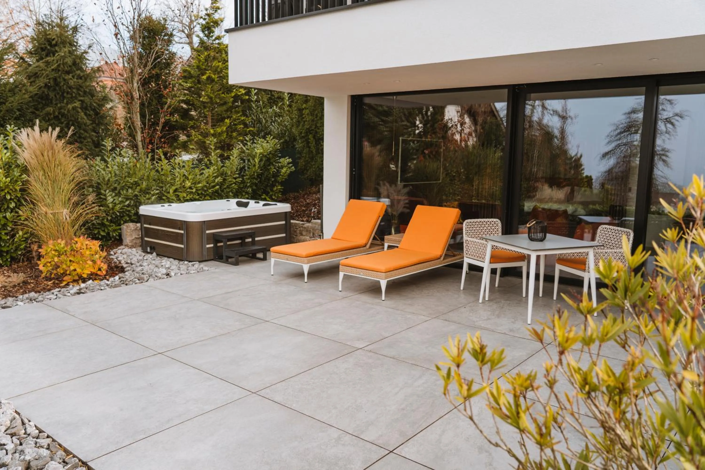 Hot Tub in ORANGE LOUNGE Attersee