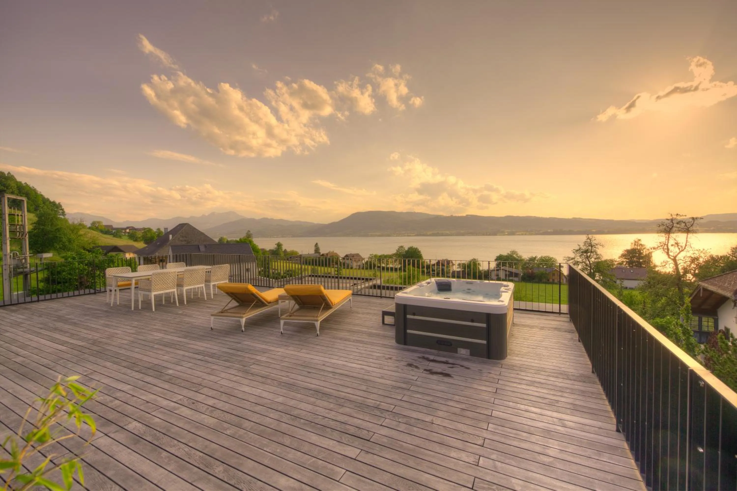 Hot Tub in ORANGE LOUNGE Attersee