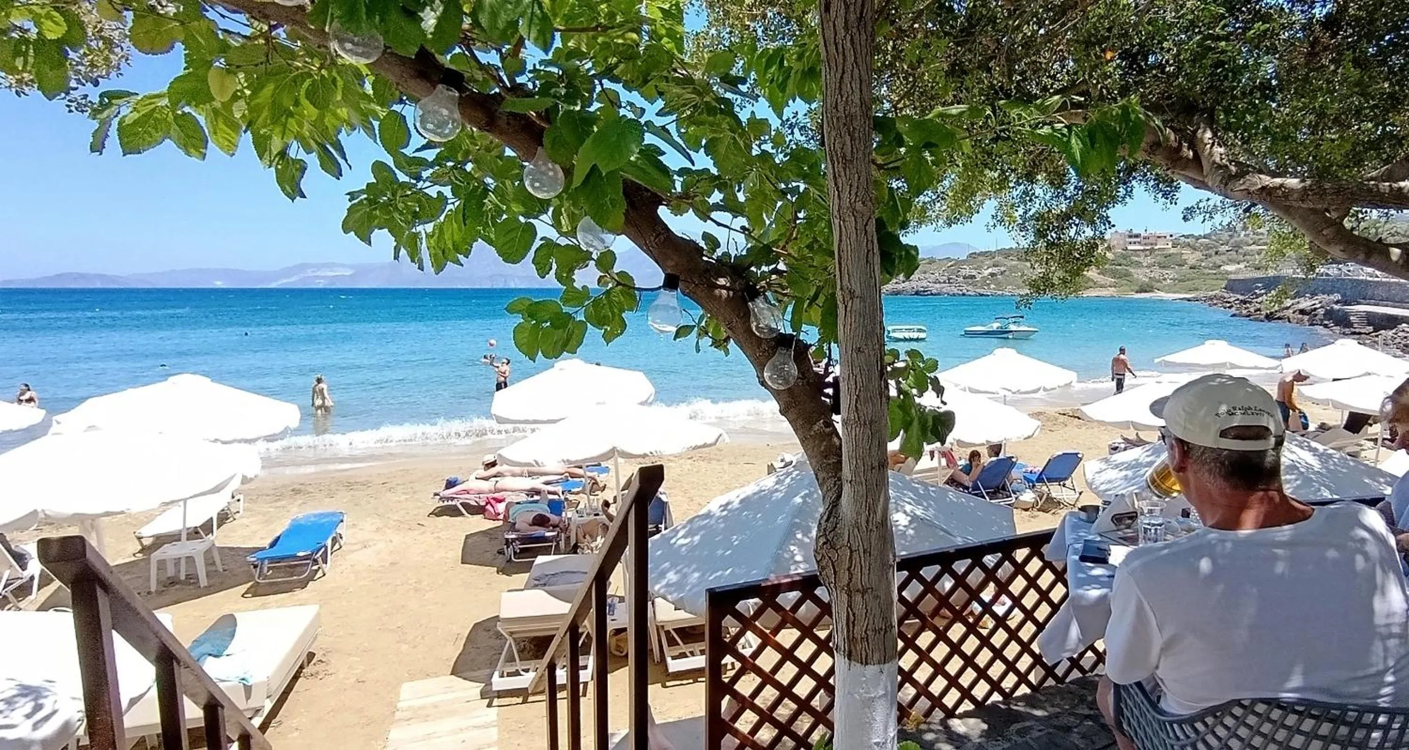 Restaurant/places to eat in Faedra Beach