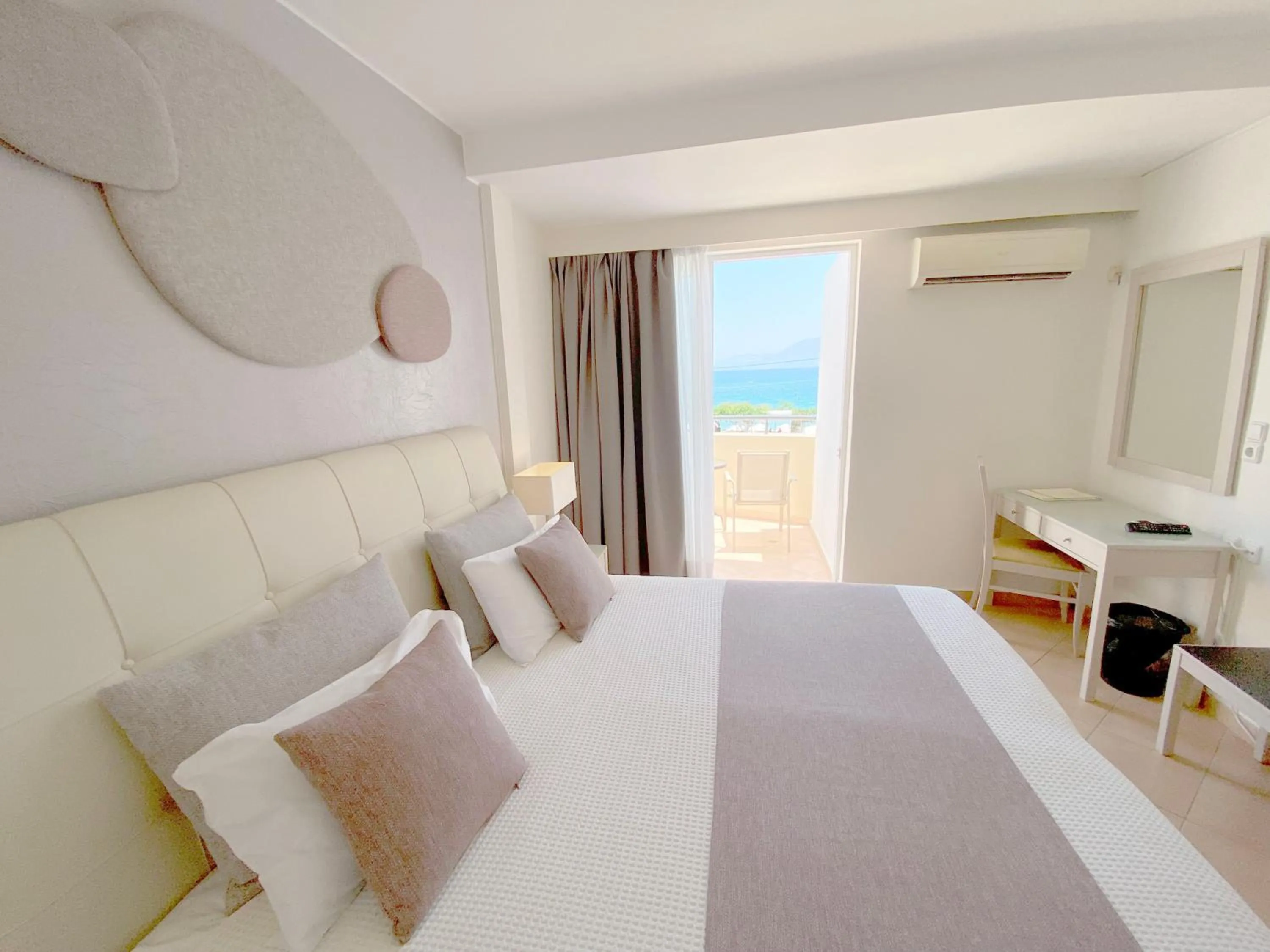 Sea view, Bed in Faedra Beach