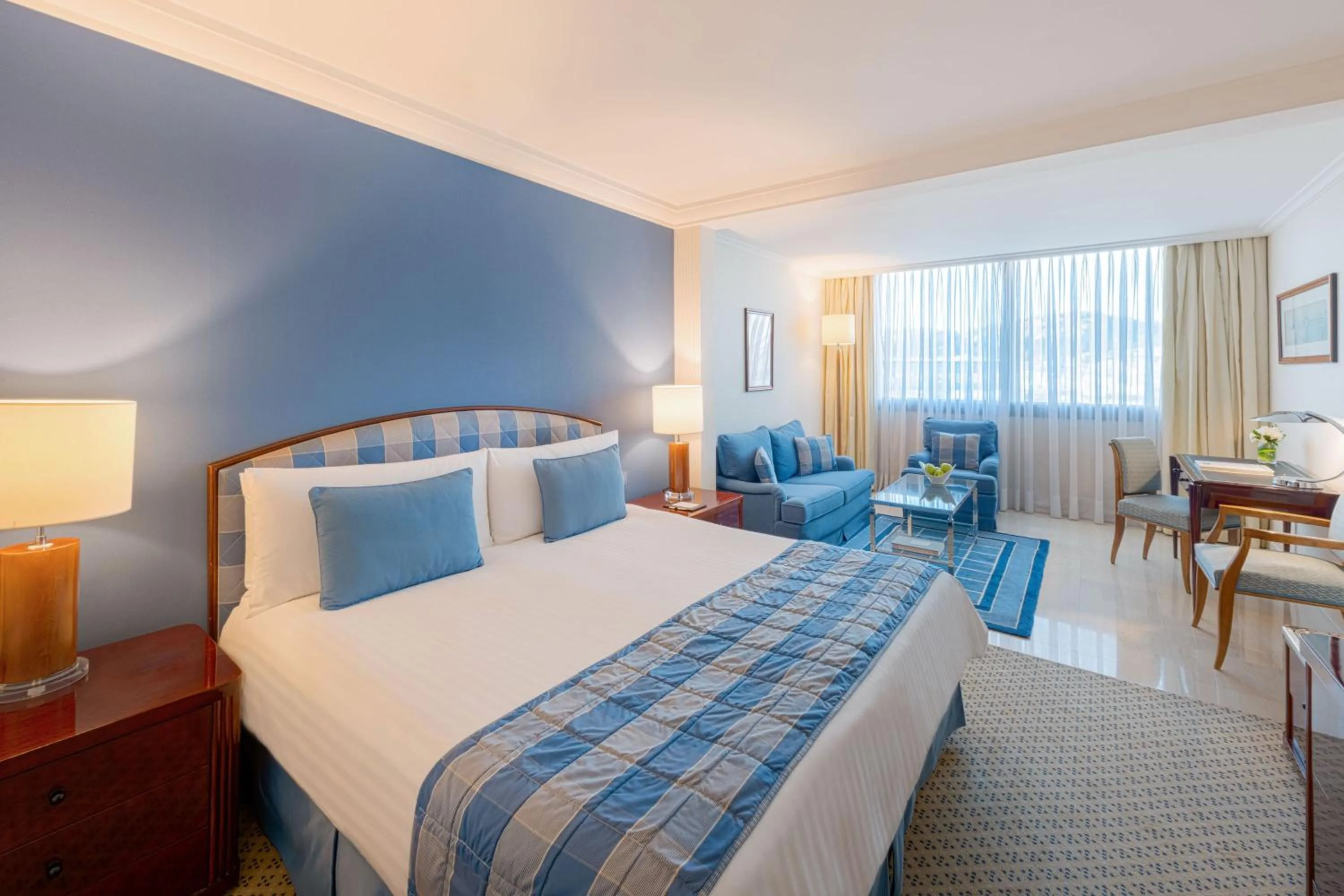 Club Access in Athenaeum Intercontinental by IHG