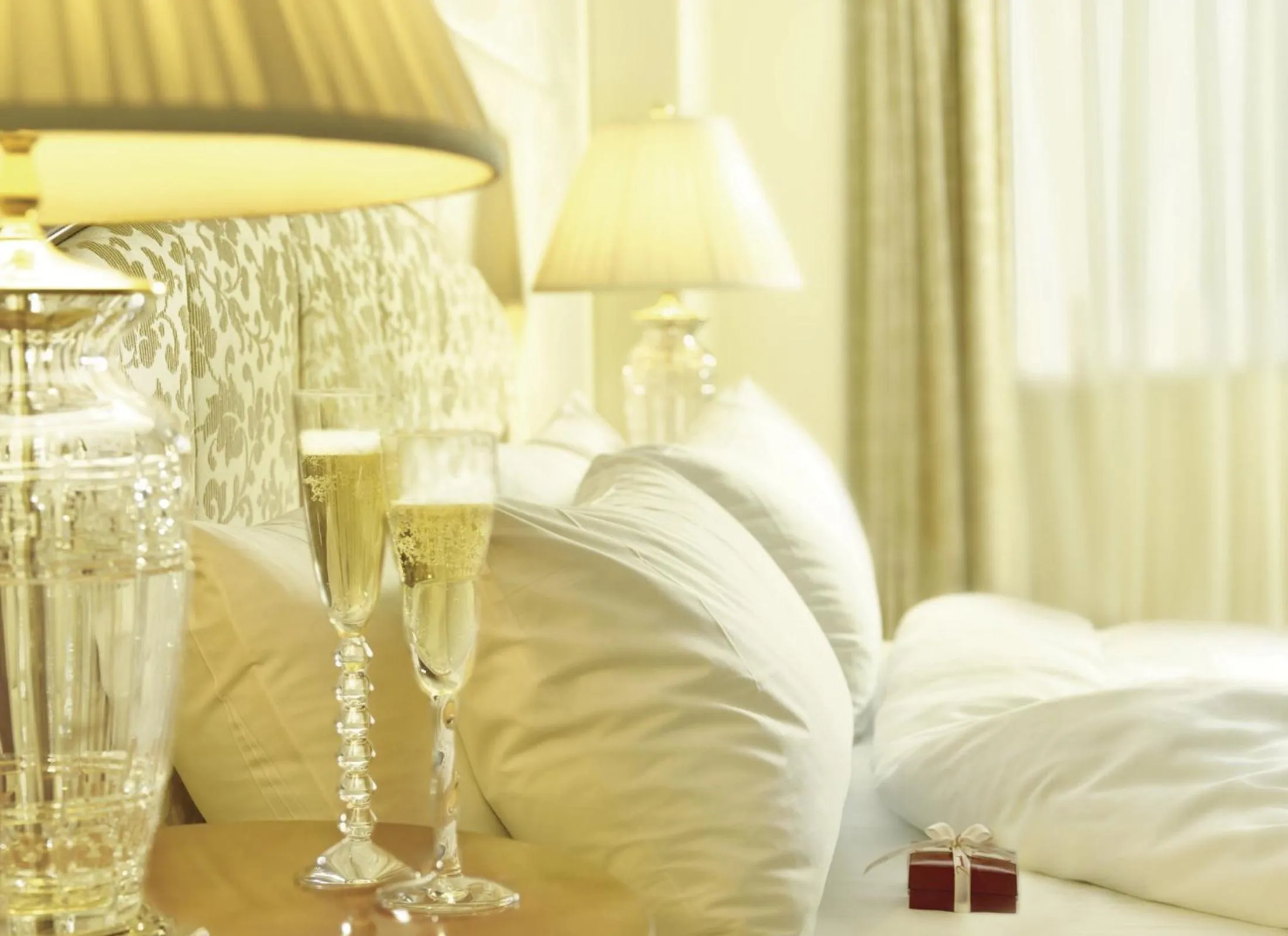 Photo of the whole room, Bed in Athenaeum Intercontinental by IHG