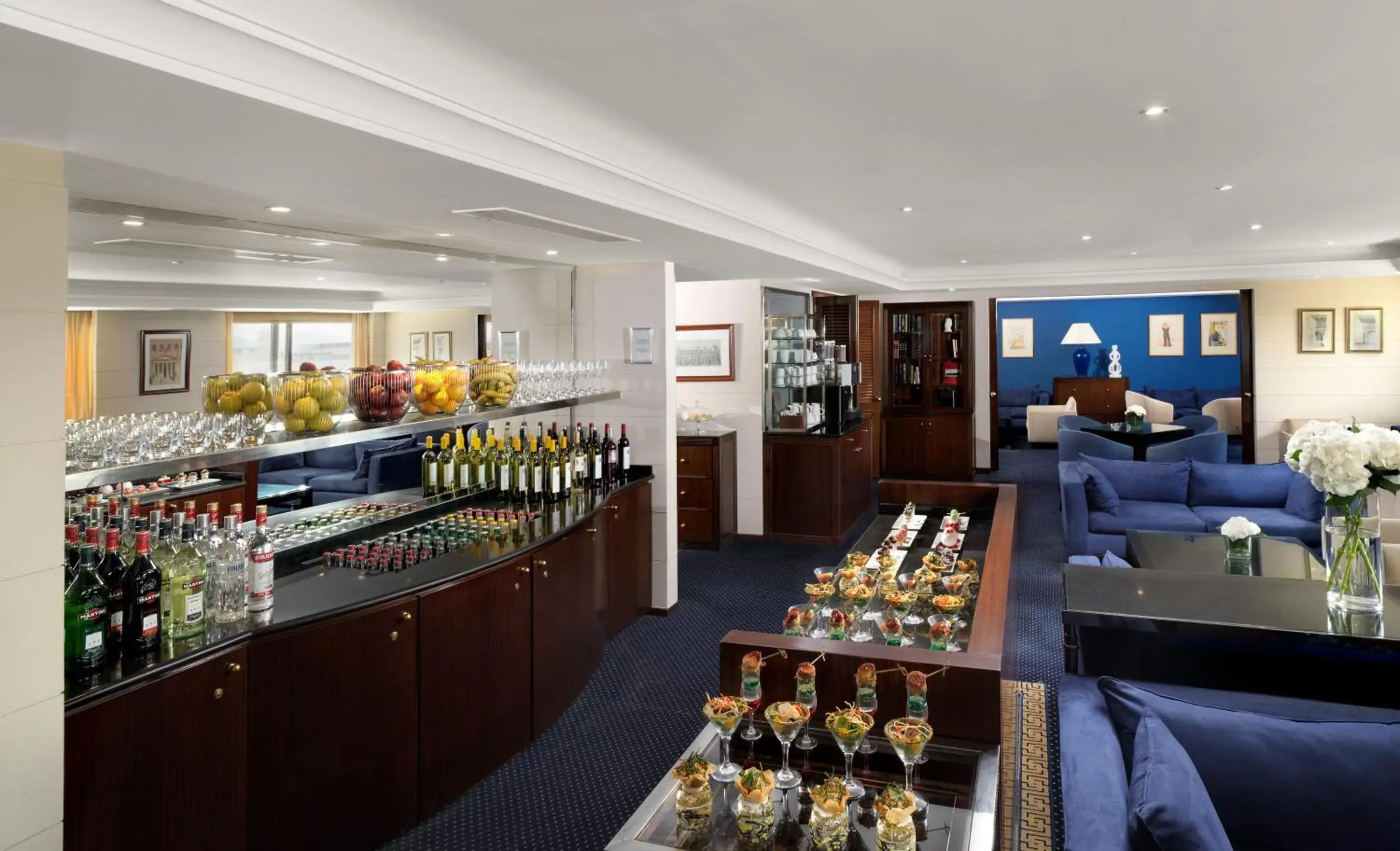 Lounge or bar in Athenaeum Intercontinental by IHG Lounge or bar in Athenaeum Intercontinental by IHG